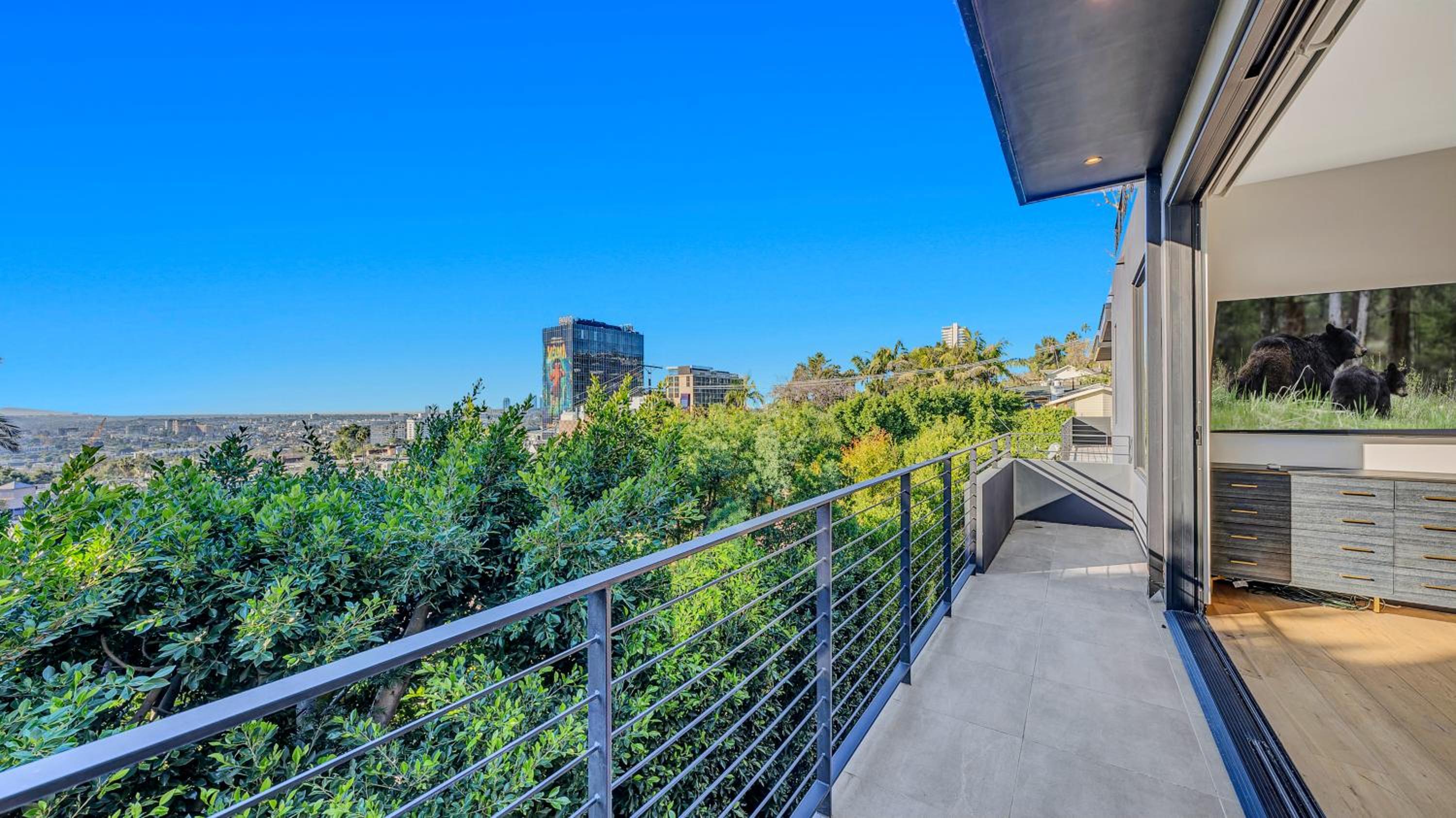 5BRM 6Bath Off Sunset in WeHo Villa