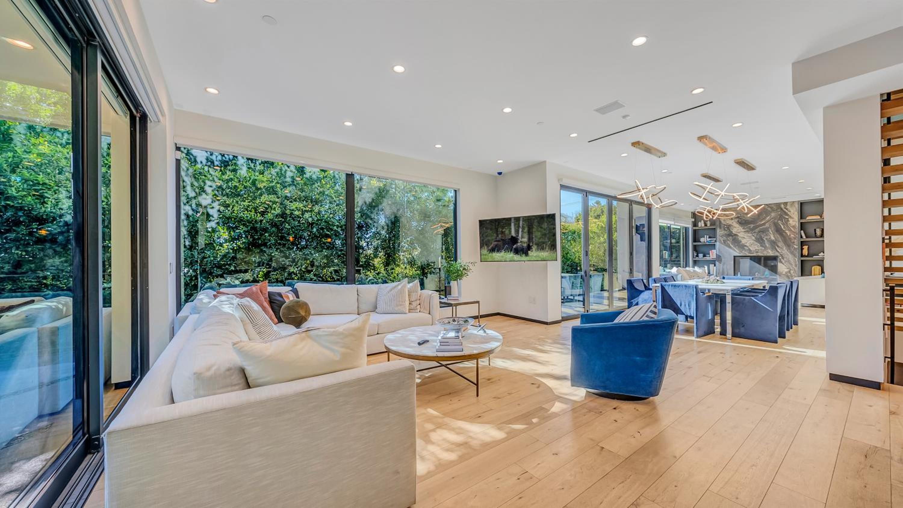 5BRM 6Bath Off Sunset in WeHo Villa