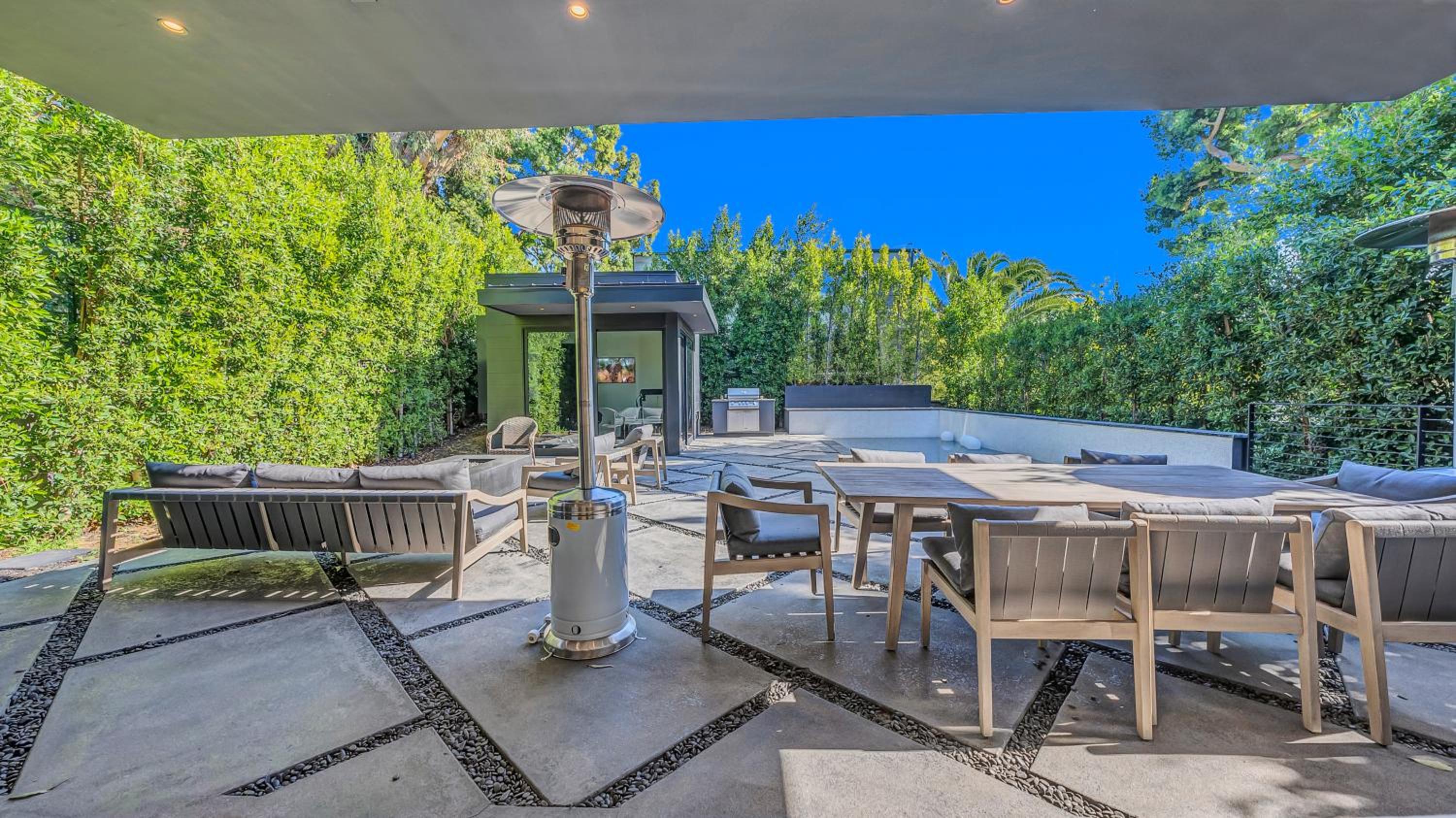 5BRM 6Bath Off Sunset in WeHo Villa