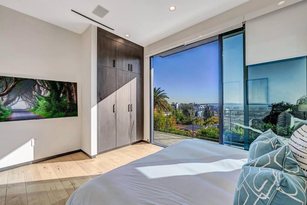 5BRM 6Bath Off Sunset in WeHo Villa