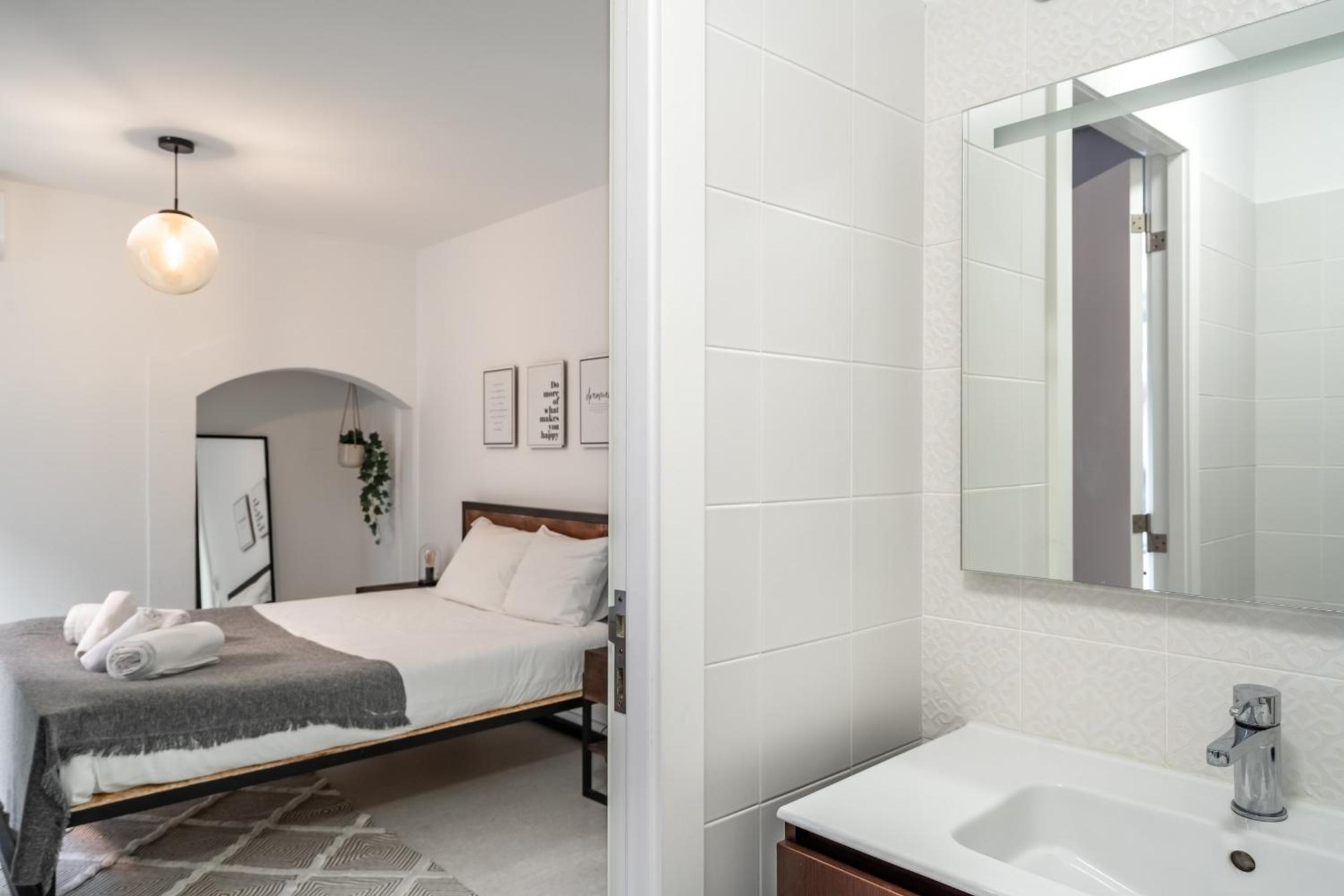 Lovely 2 Bedroom Apartment in the Heart of Lisbon view 4