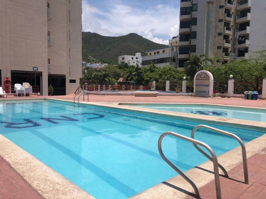 Hermoso con Piscina y playa al lado del comercio del Rodadero