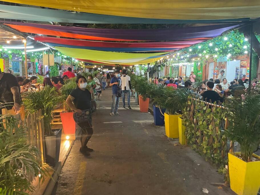 Hermoso con Piscina y playa al lado del comercio del Rodadero