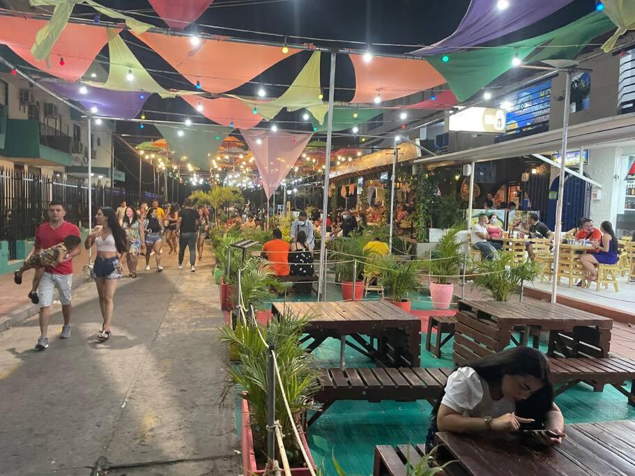 Hermoso con Piscina y playa al lado del comercio del Rodadero