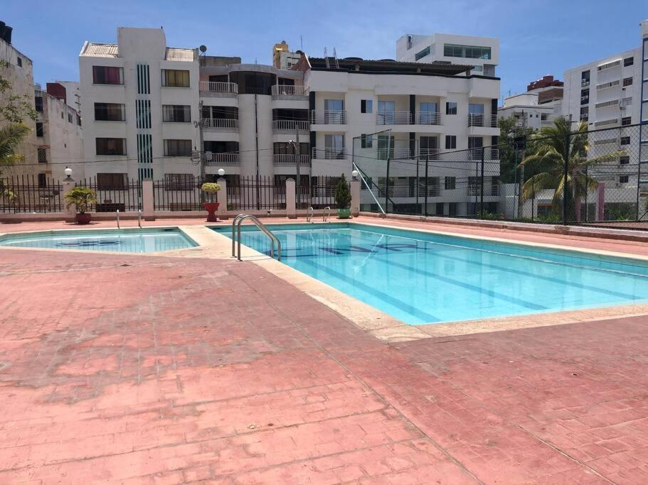 Hermoso con Piscina y playa al lado del comercio del Rodadero
