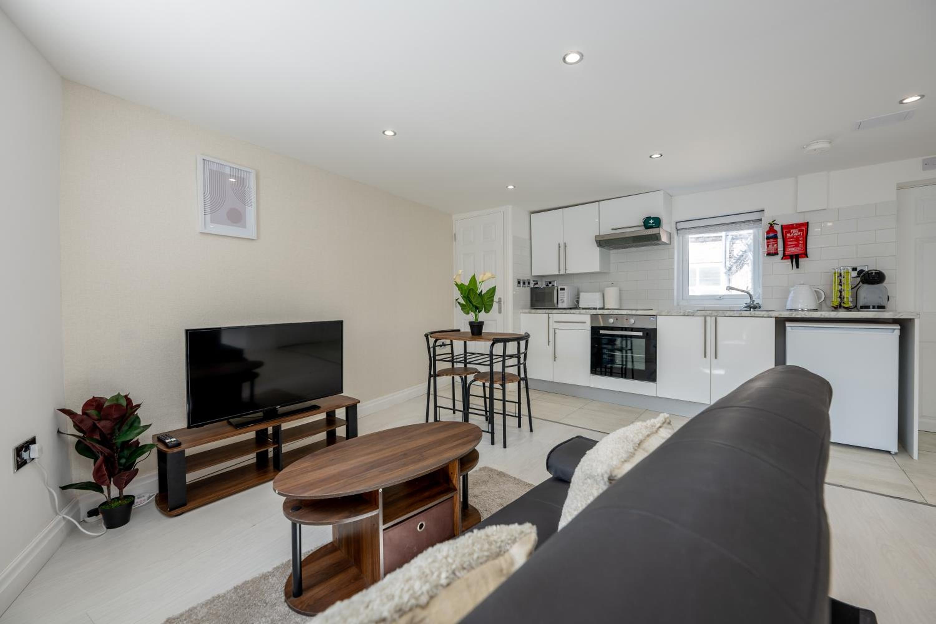 Kings Lynn Vacations - Modern Studio Apartment Kings Lynn - Property Image 15