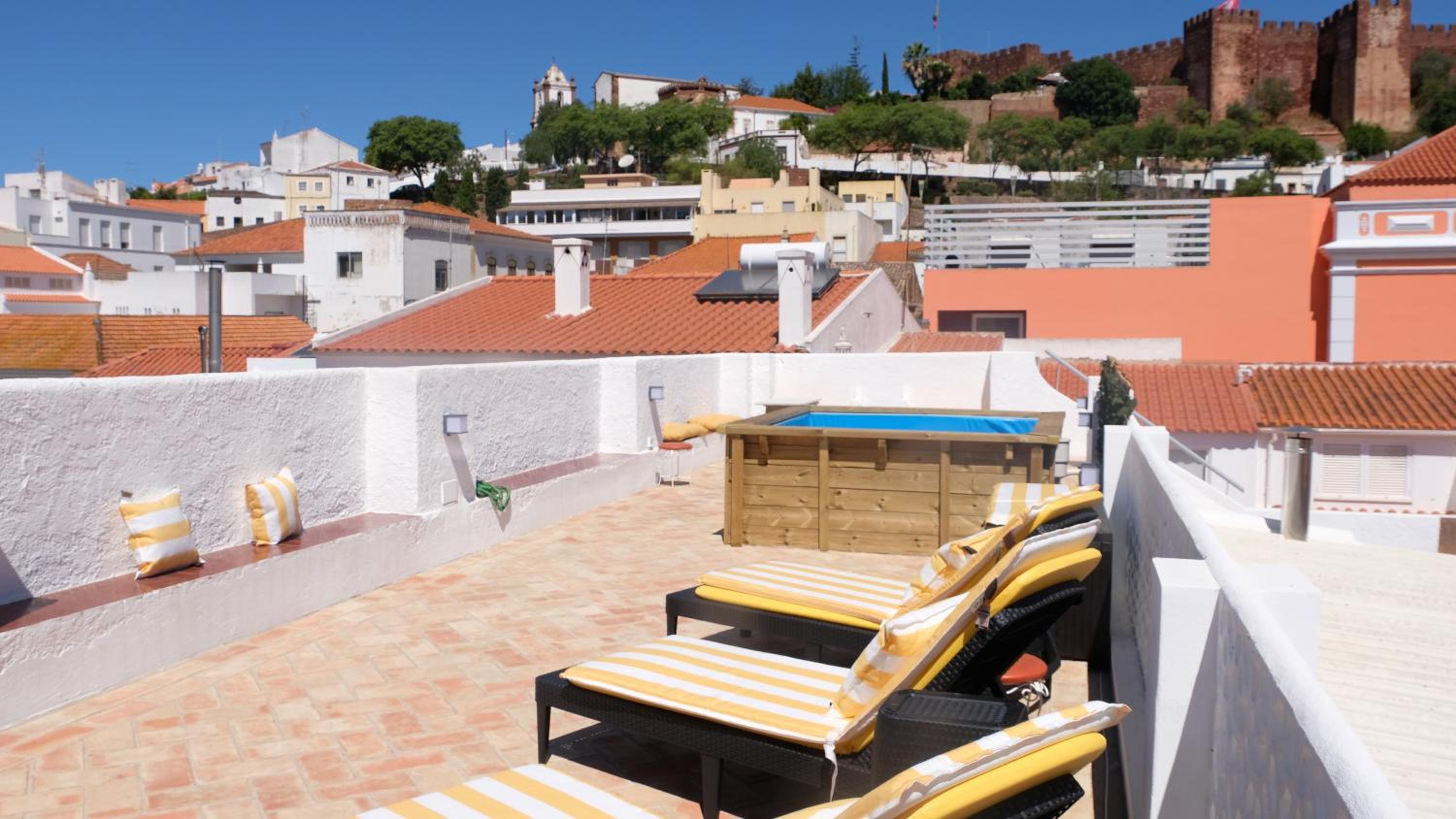 Casa das Amendoeiras