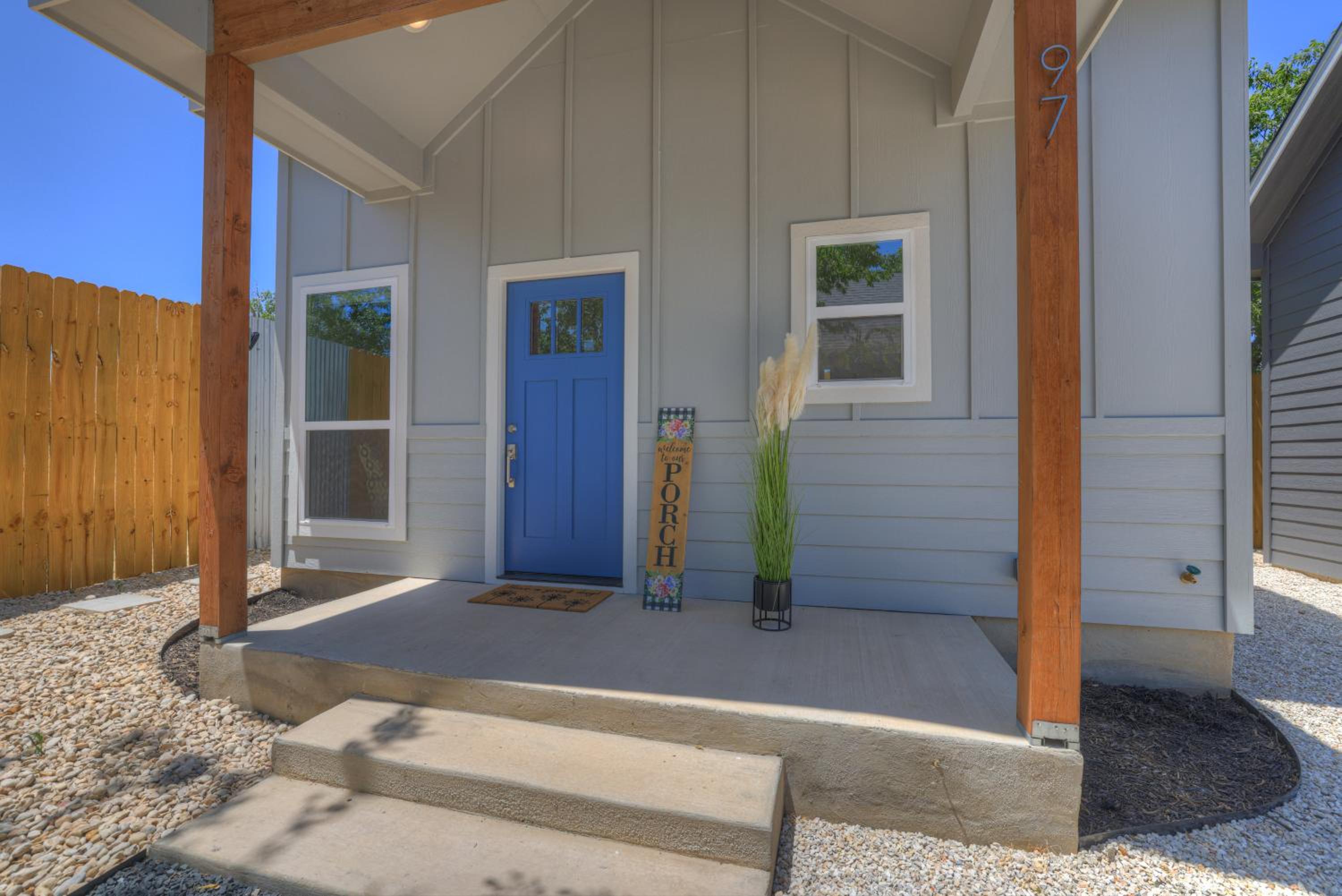 Blue Door Casita-Romantic & Cozy view 3