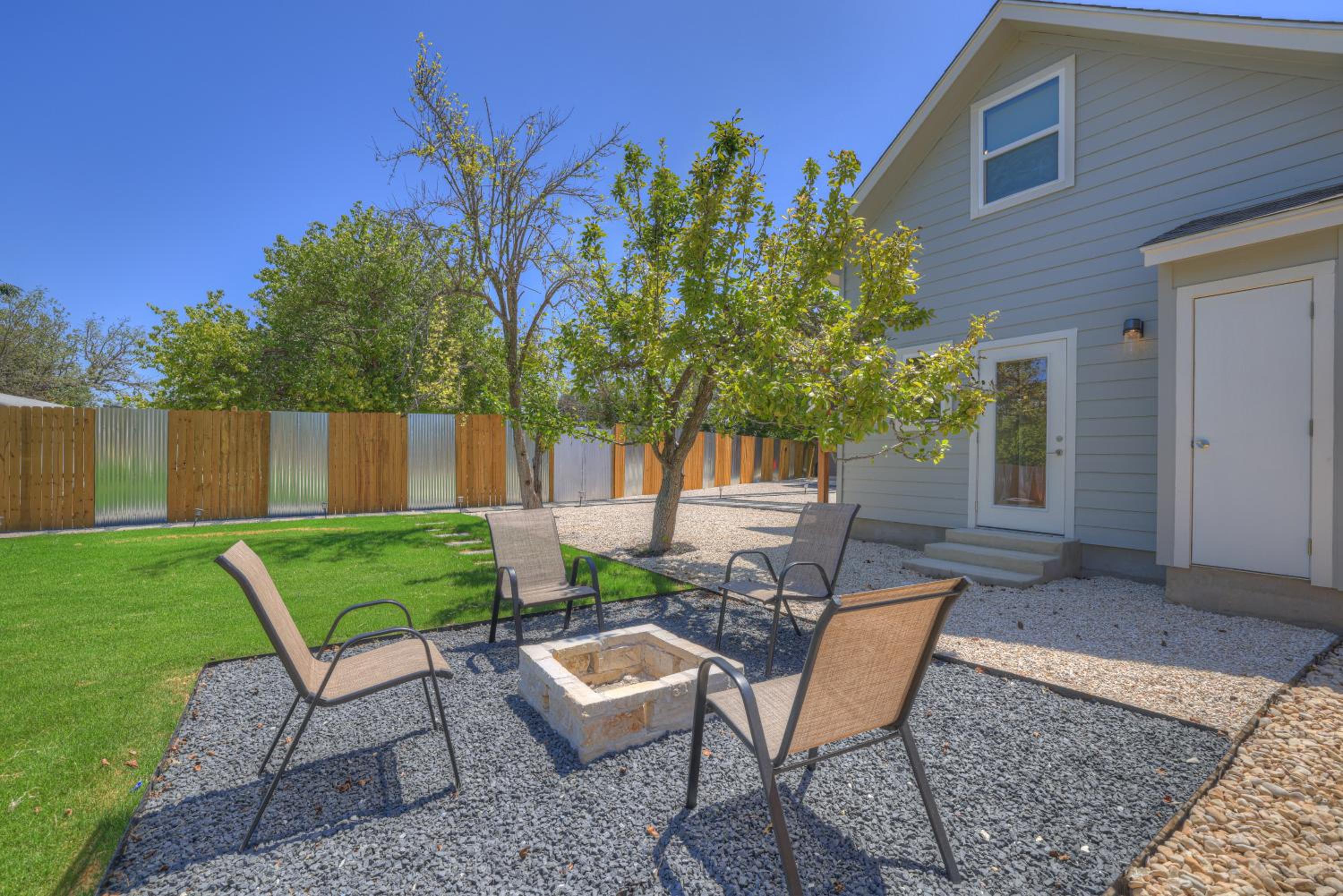 Cozi Combo BBQ Movie Lounge view 5