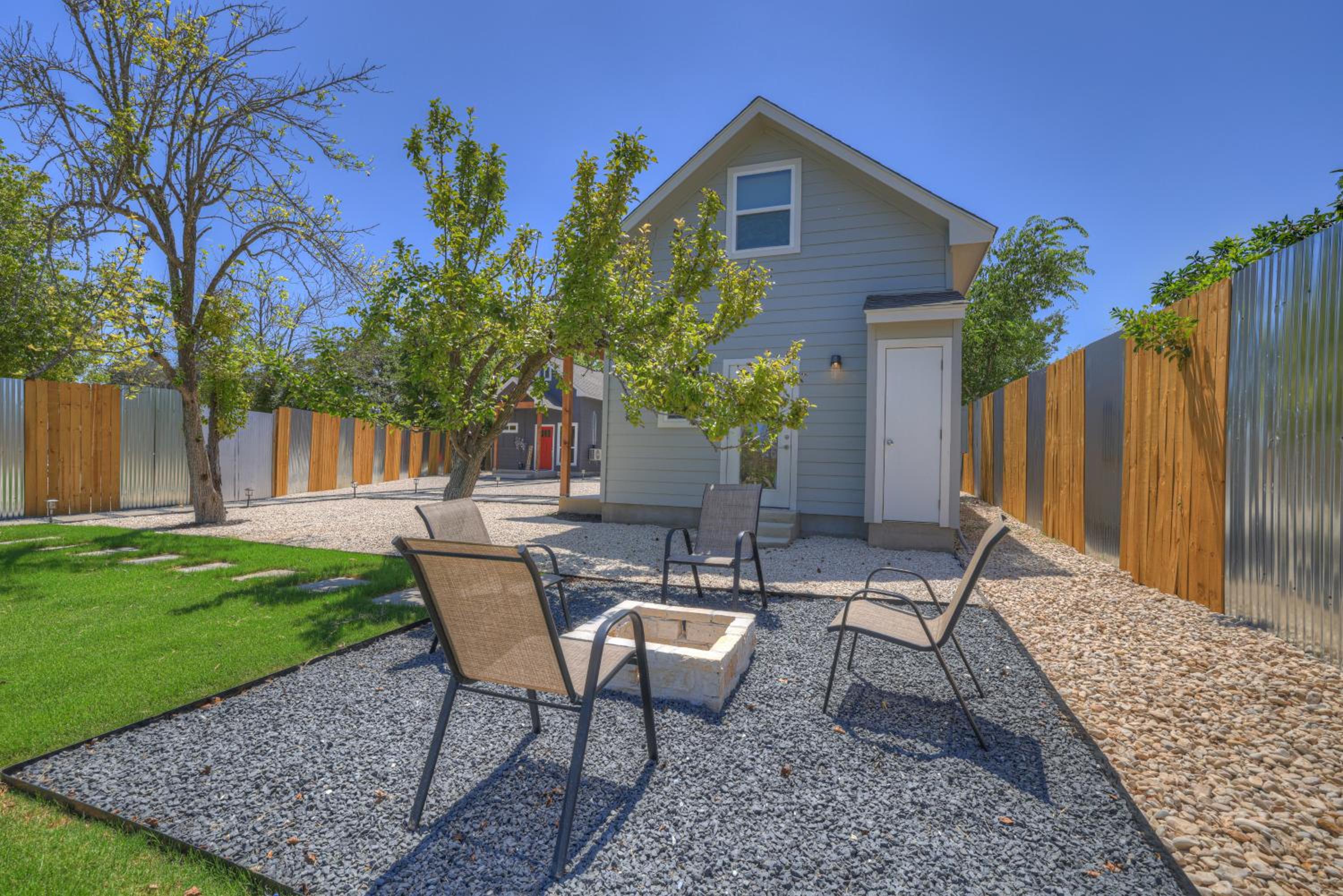 Yellow Door Casita-10 Min to Main St! view 2