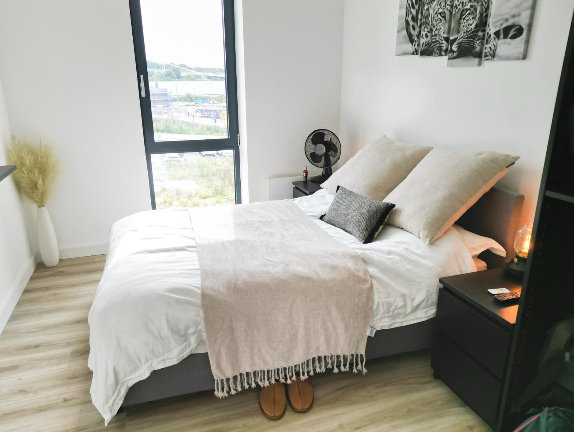 Luxe Apartment: 3 mins Luton Airport & Free Wi-Fi view 3