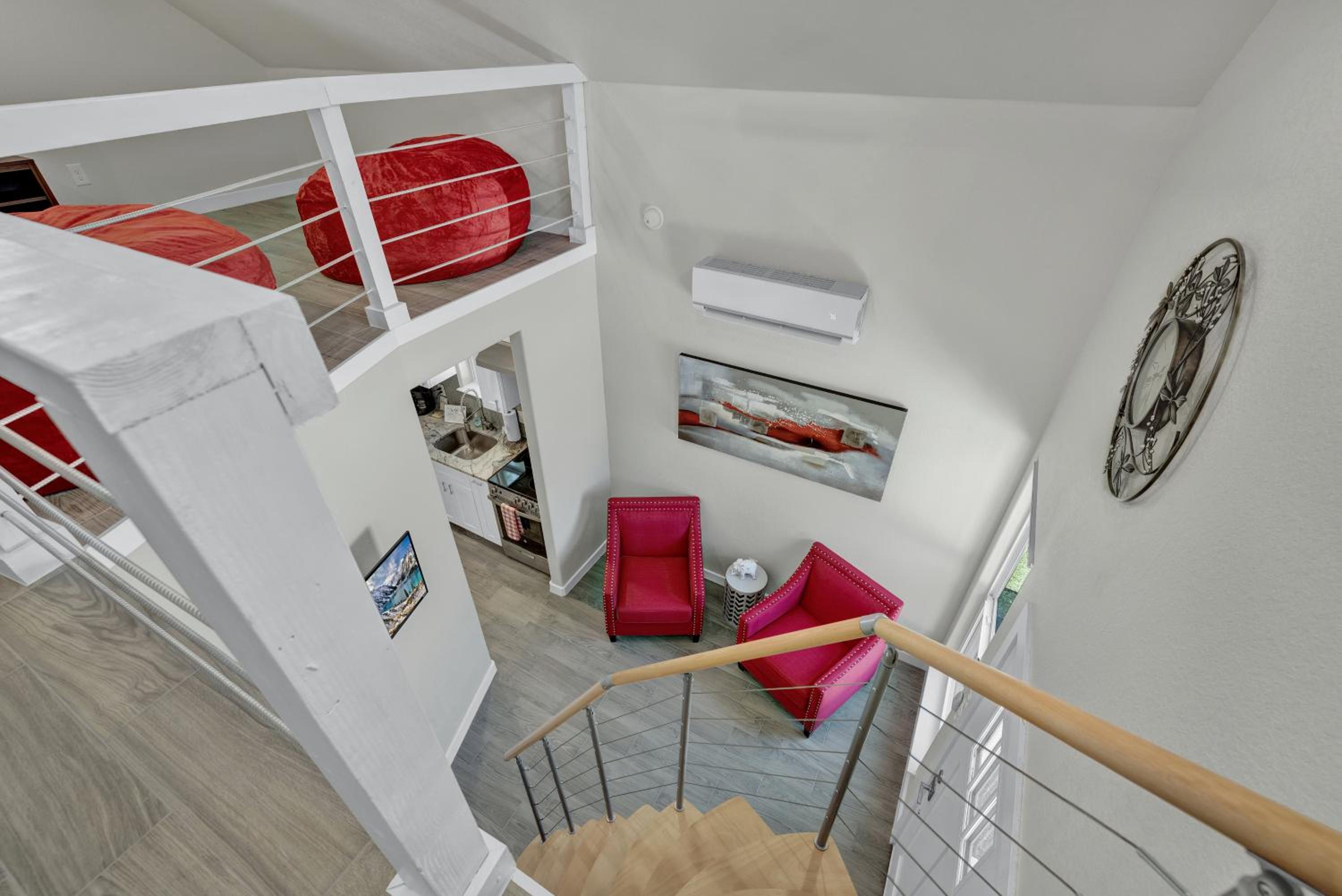Red Door Movie Lounge Casita view 4