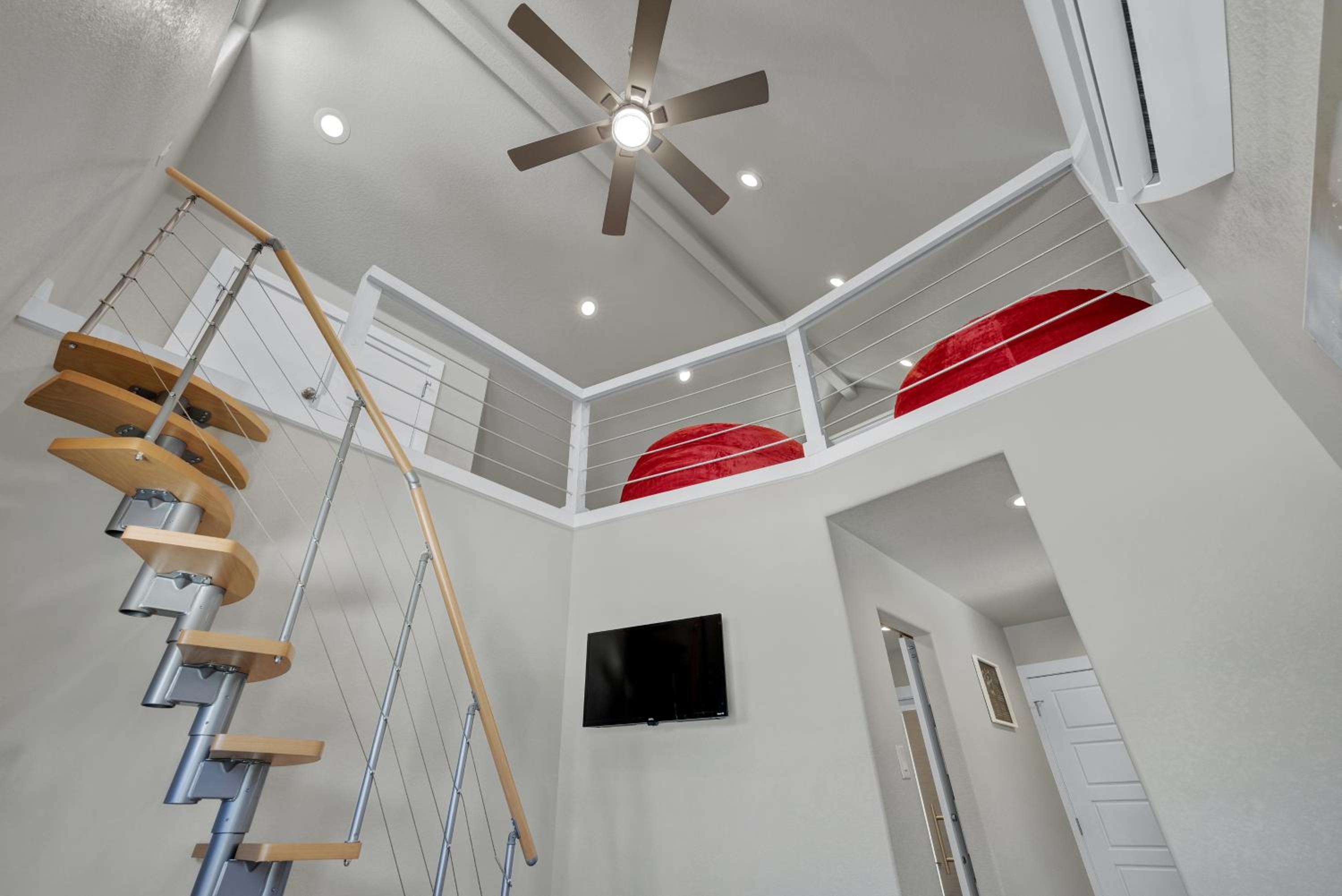 Red Door Movie Lounge Casita view 5