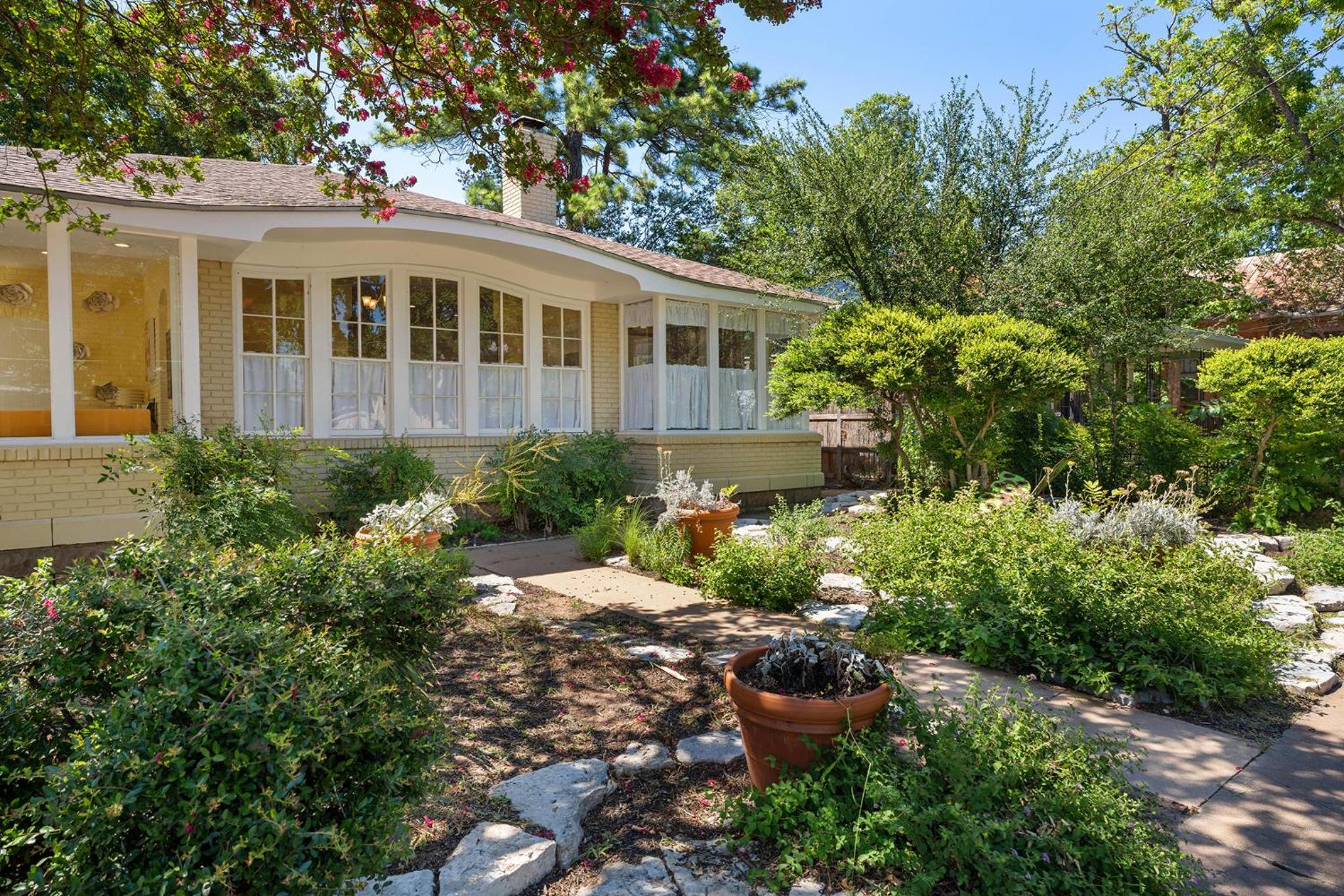 Gilded Carriage Haus with Hot Tub view 4