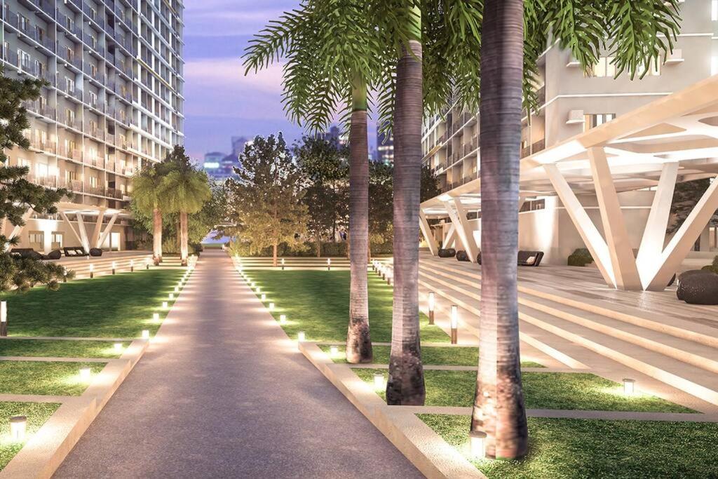 Chic 2 Bedroom EDSA APT with Balcony view 2