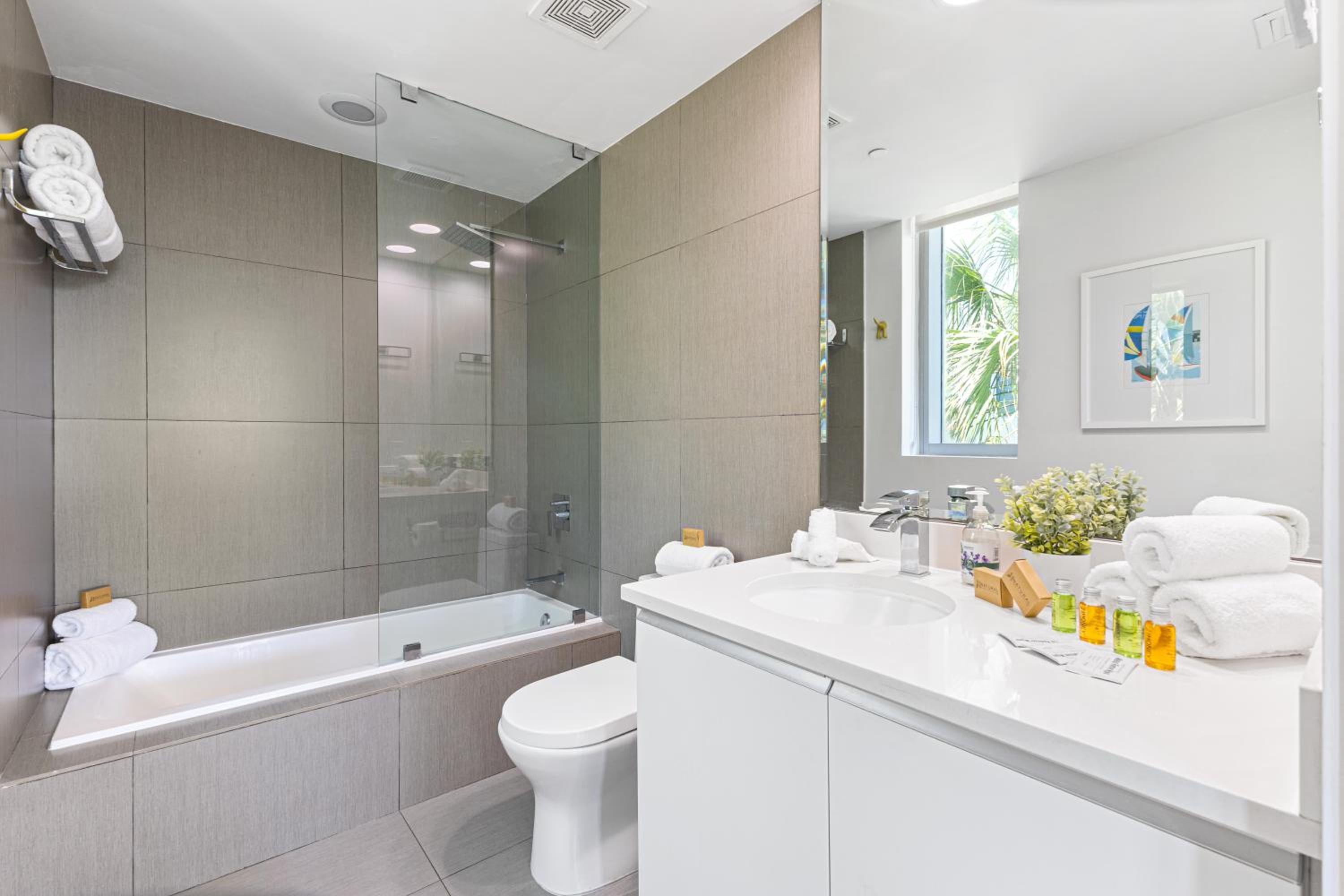 Dharma Home Suites Miami Beach at Monte Carlo