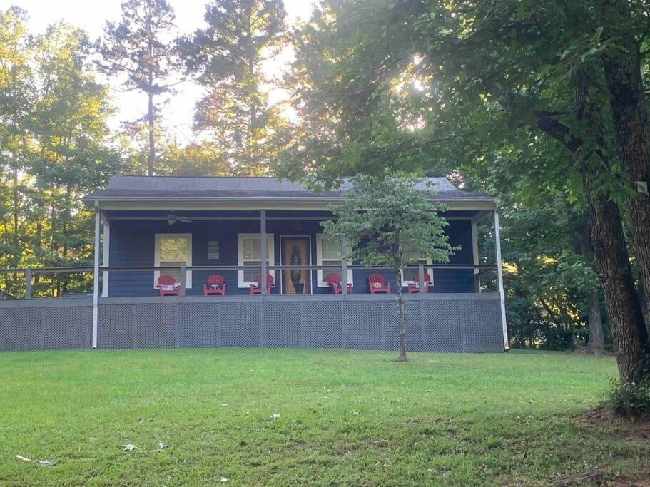 Charming and Comfy Cabin in the Heart of Pickwick!