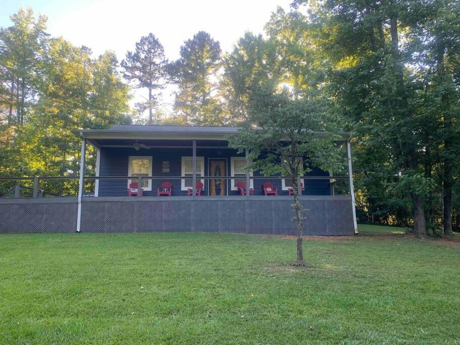 Charming and Comfy Cabin in the Heart of Pickwick!