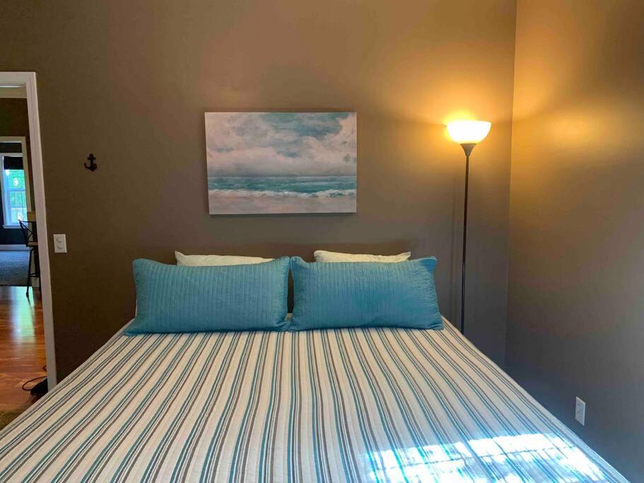Charming and Comfy Cabin in the Heart of Pickwick!