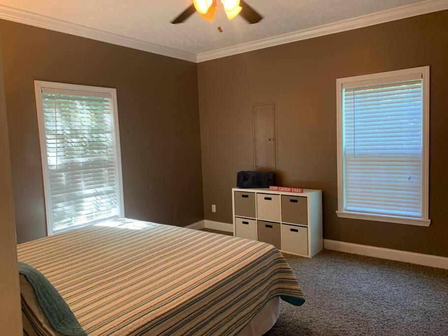 Charming and Comfy Cabin in the Heart of Pickwick!