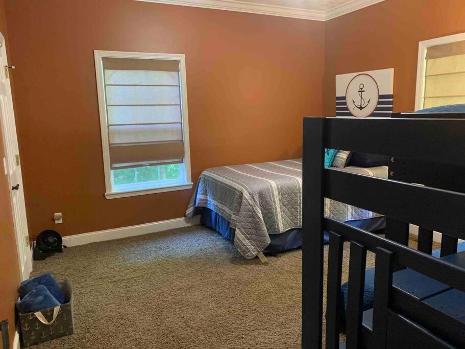 Charming and Comfy Cabin in the Heart of Pickwick!