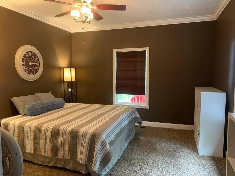 Charming and Comfy Cabin in the Heart of Pickwick!