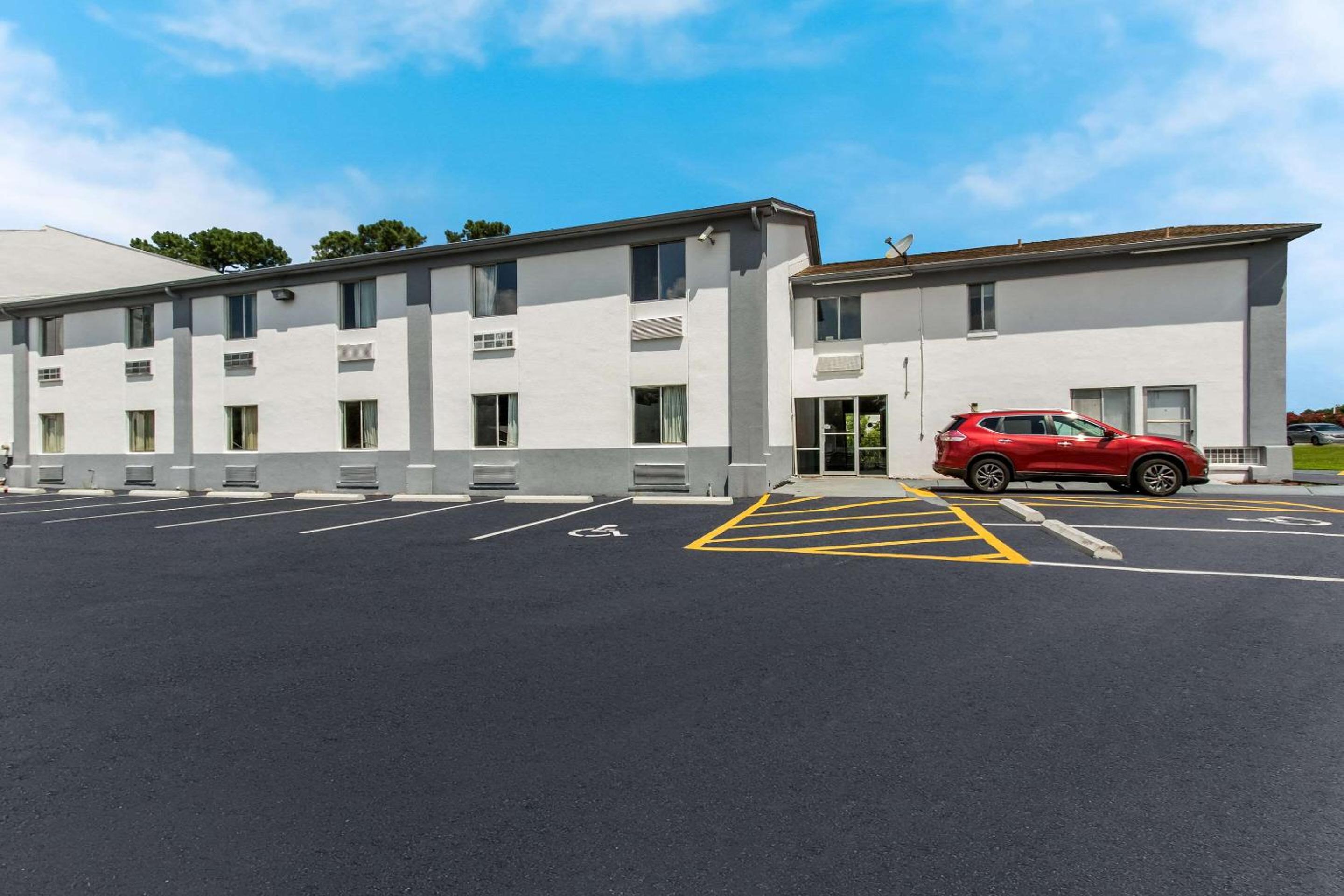 Econo Lodge Cherry Point view 2
