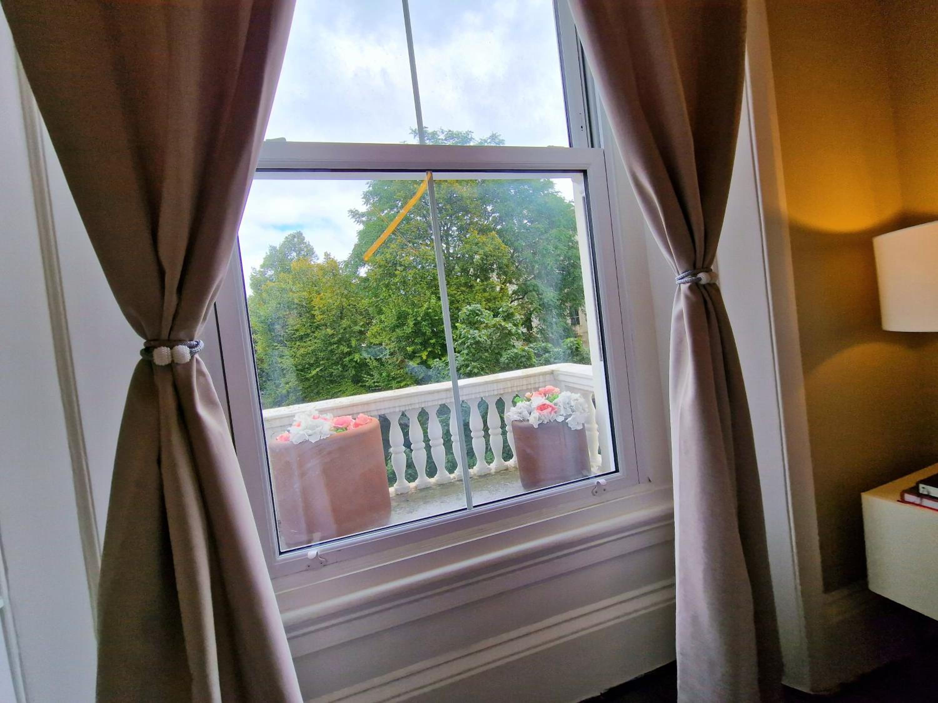 Stylish & Cosy Hyde Park Home by Tube Metro Stations with Elevator - Lift