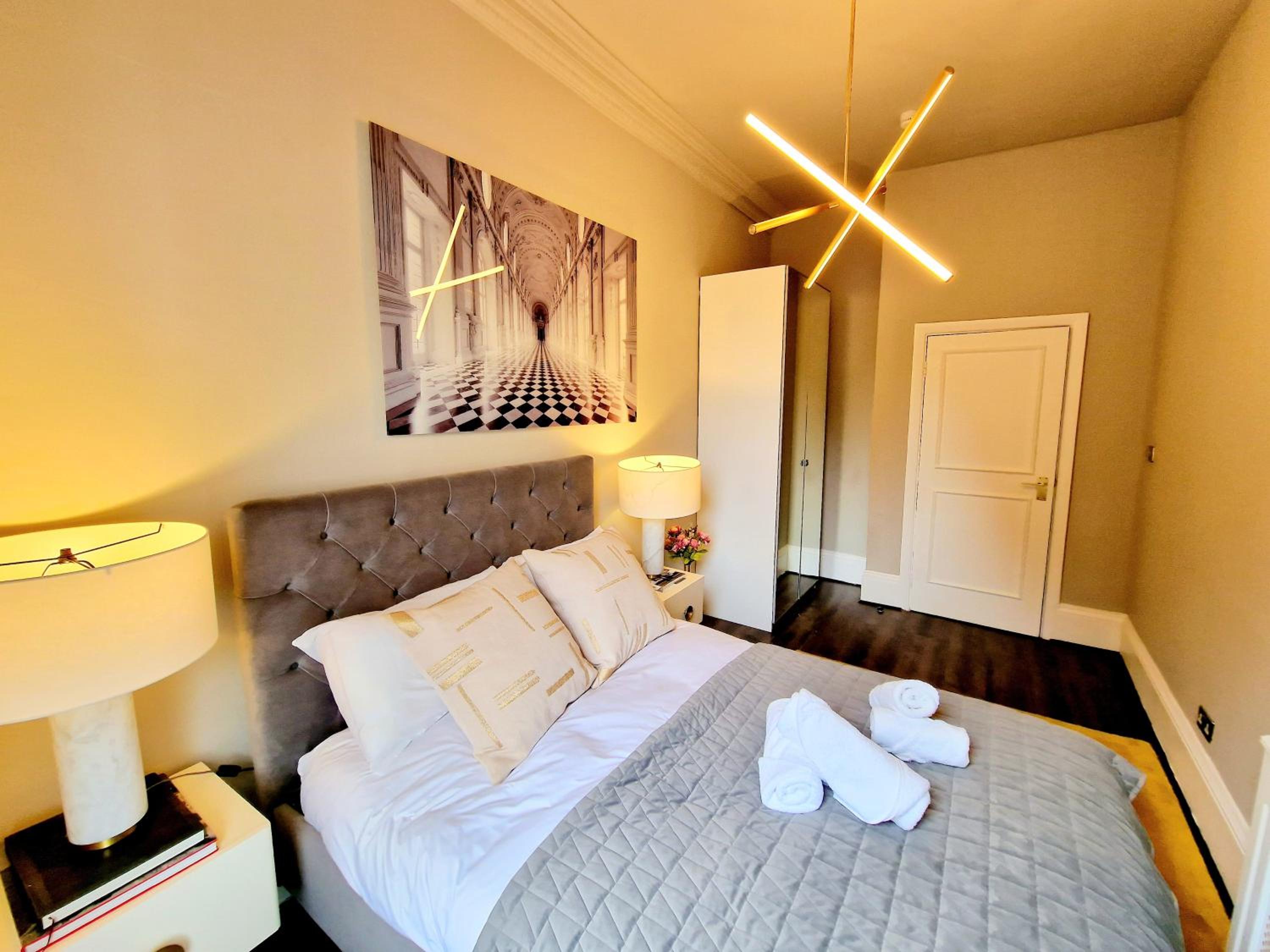 Stylish & Cosy Hyde Park Home by Tube Metro Stations with Elevator - Lift