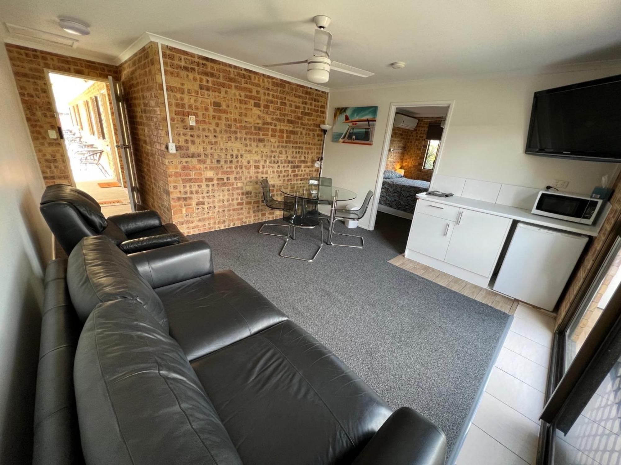 Golden Beach Motor Inn, Caloundra