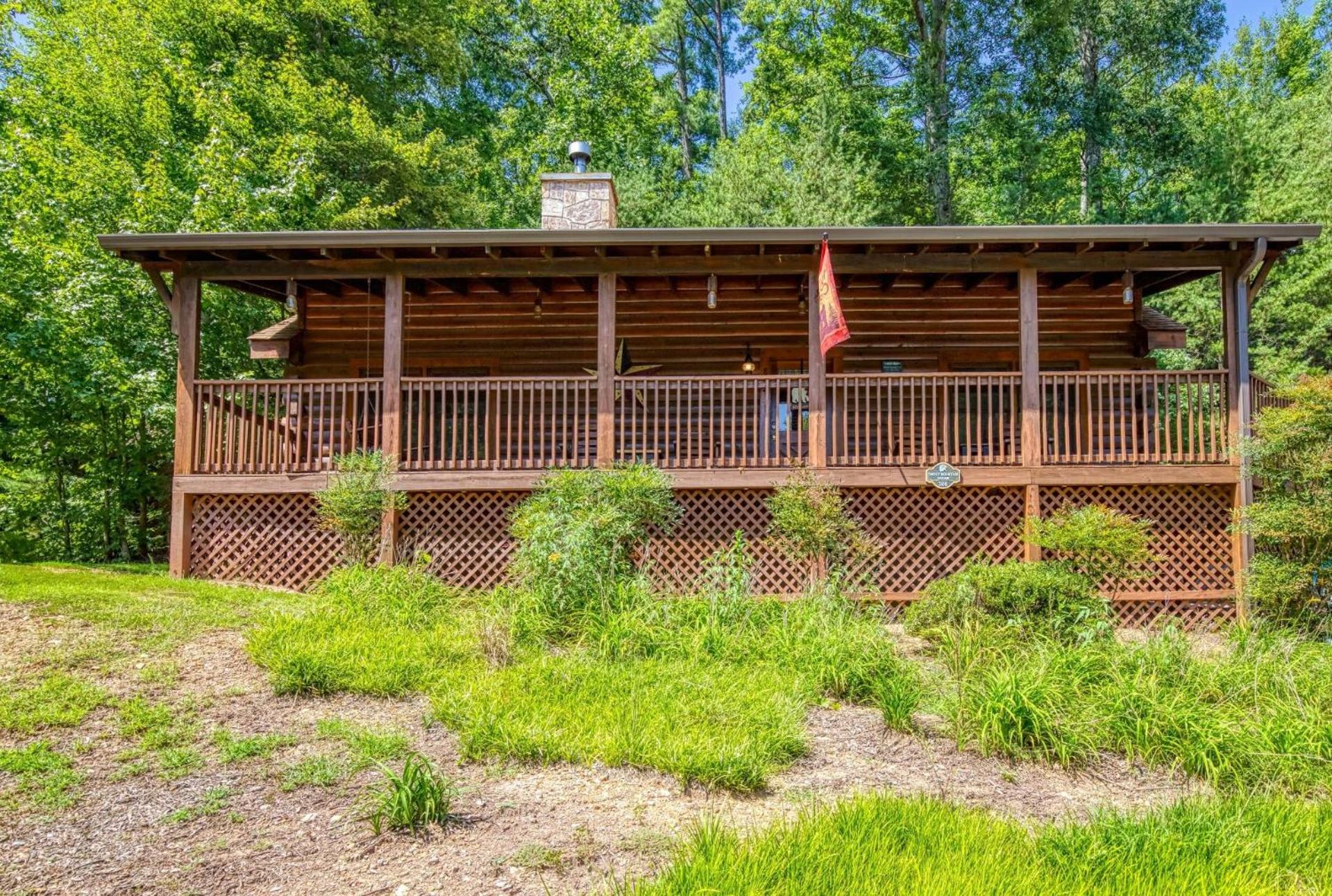 ER306- A Smoky Mountain Dream- Great location- Close to town cabin view 2