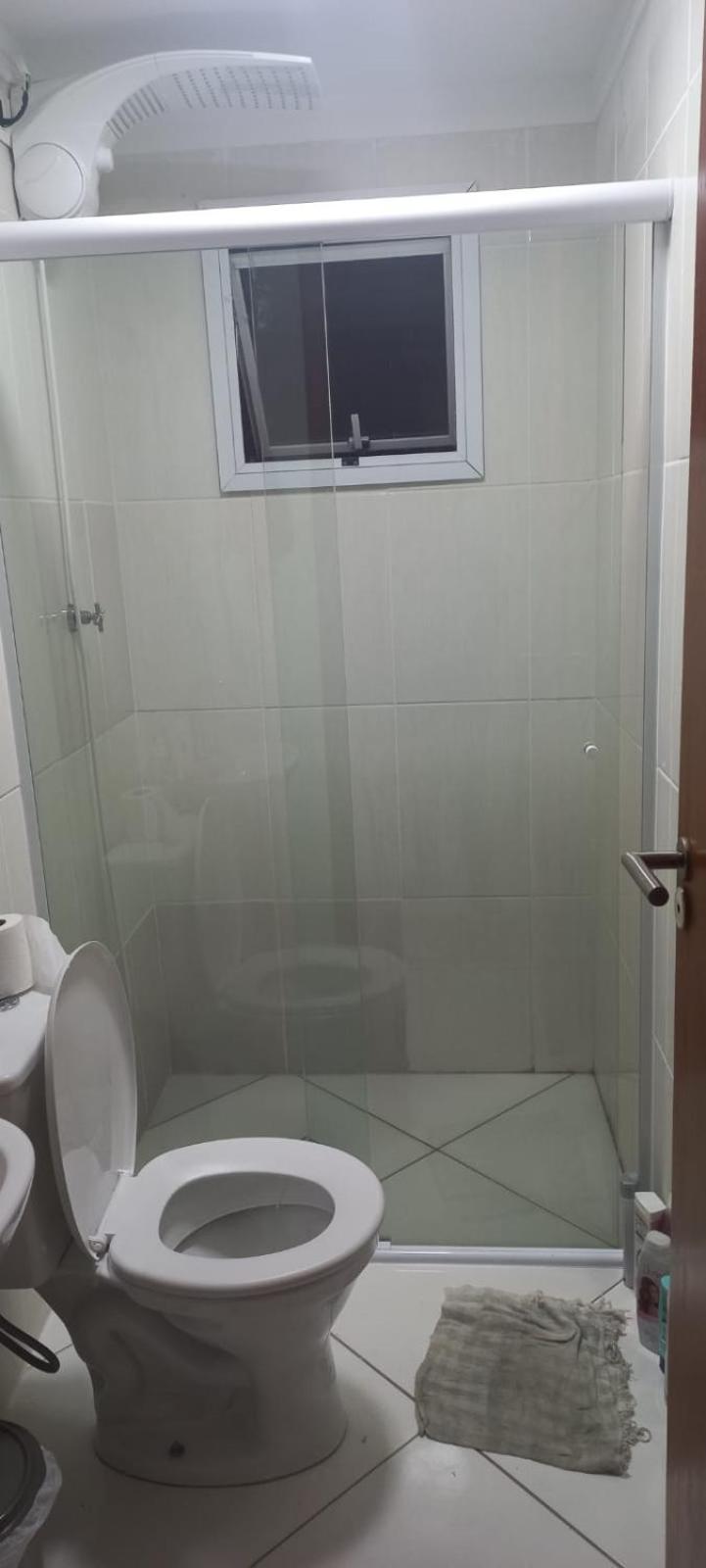 Apto Alto padrão com grande sacada 1 quadra e meia da Praia (Ocian)