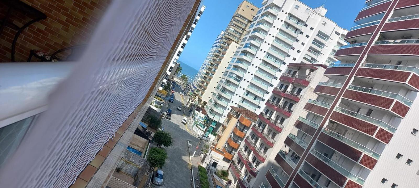 Apto Alto padrão com grande sacada 1 quadra e meia da Praia (Ocian)