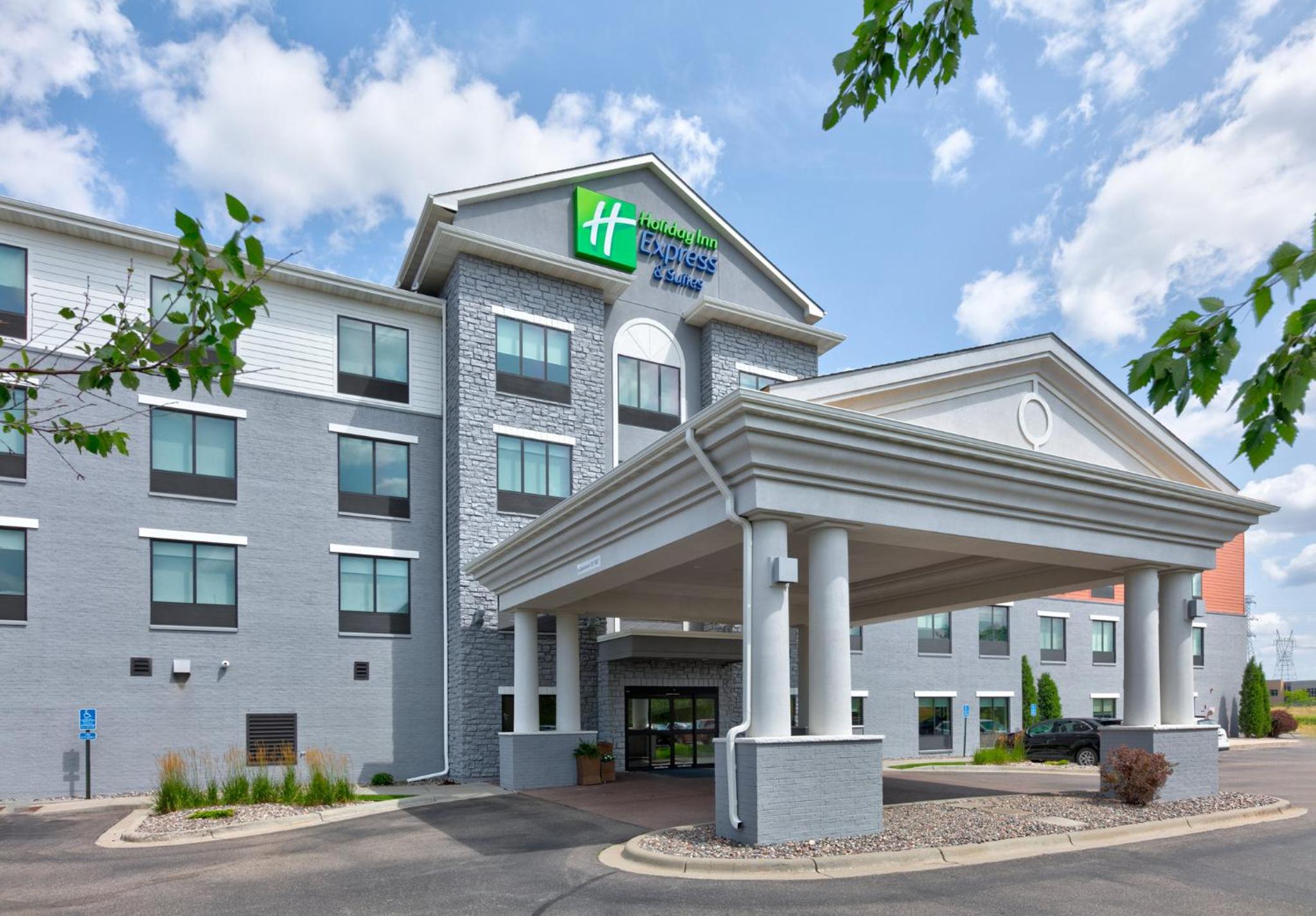 Hotel Holiday Inn Express Hotel & Suites Shakopee, an IHG Hotel - Image 1