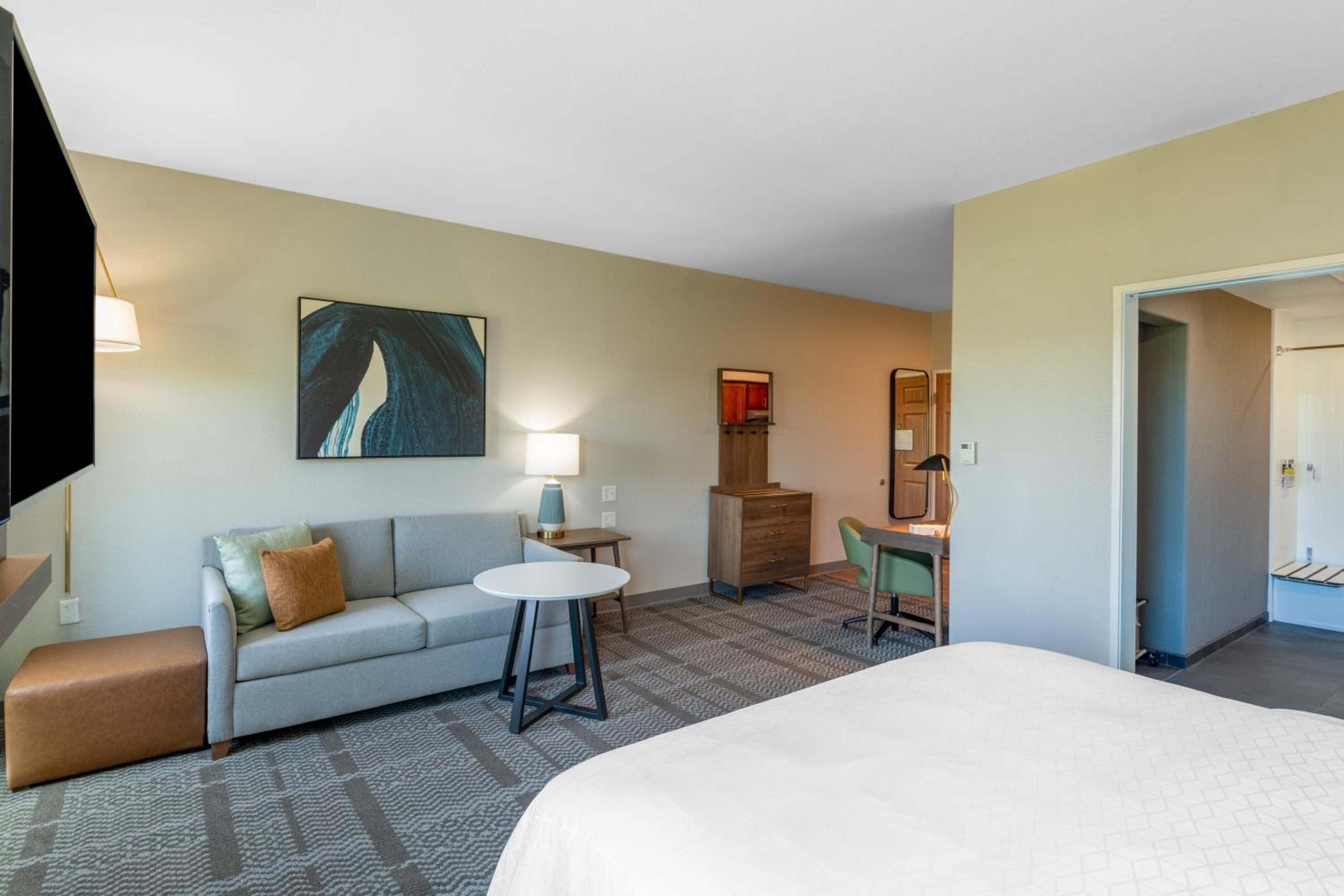 Glendale Vacations - Staybridge Suites Phoenix Glendale Sports Dist, an IHG Hotel - Property Image 2