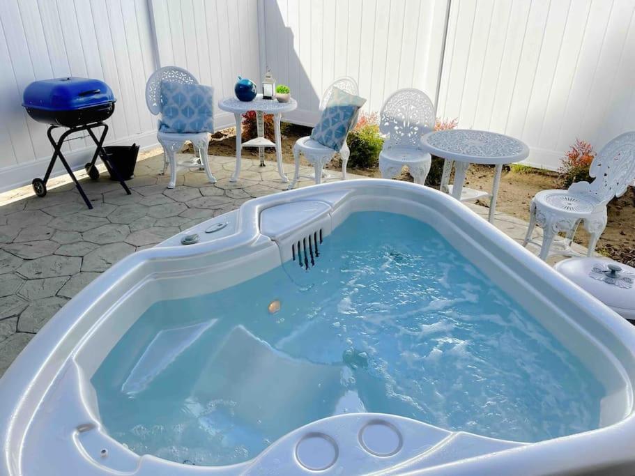 Hotel White Feather Suite/hot Tub/private/sleeps 2