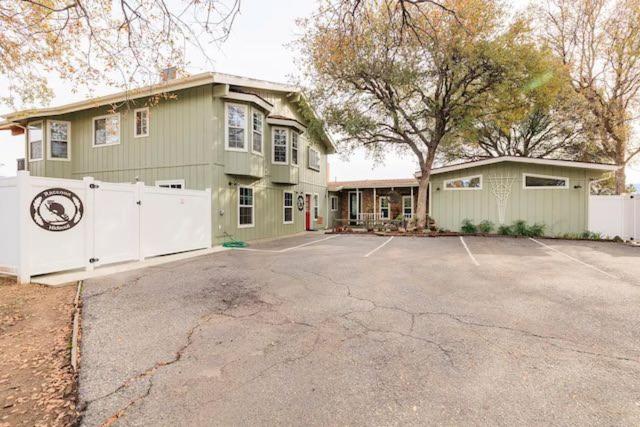 Hotel Raccoon Hideout/hot Tub/bbq/arcade