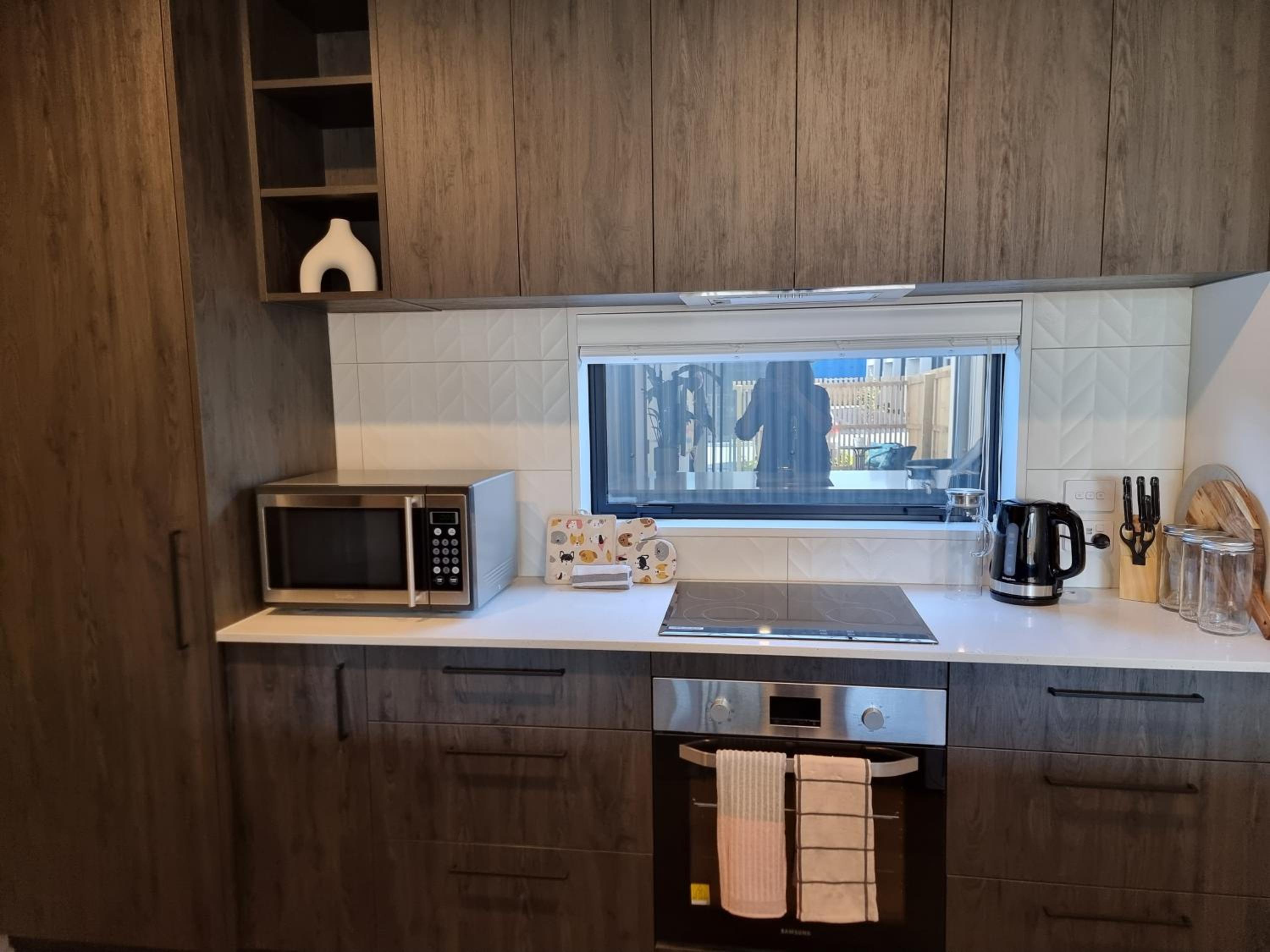 Addington townhouse with carpark 8mins walk to Hagley park south