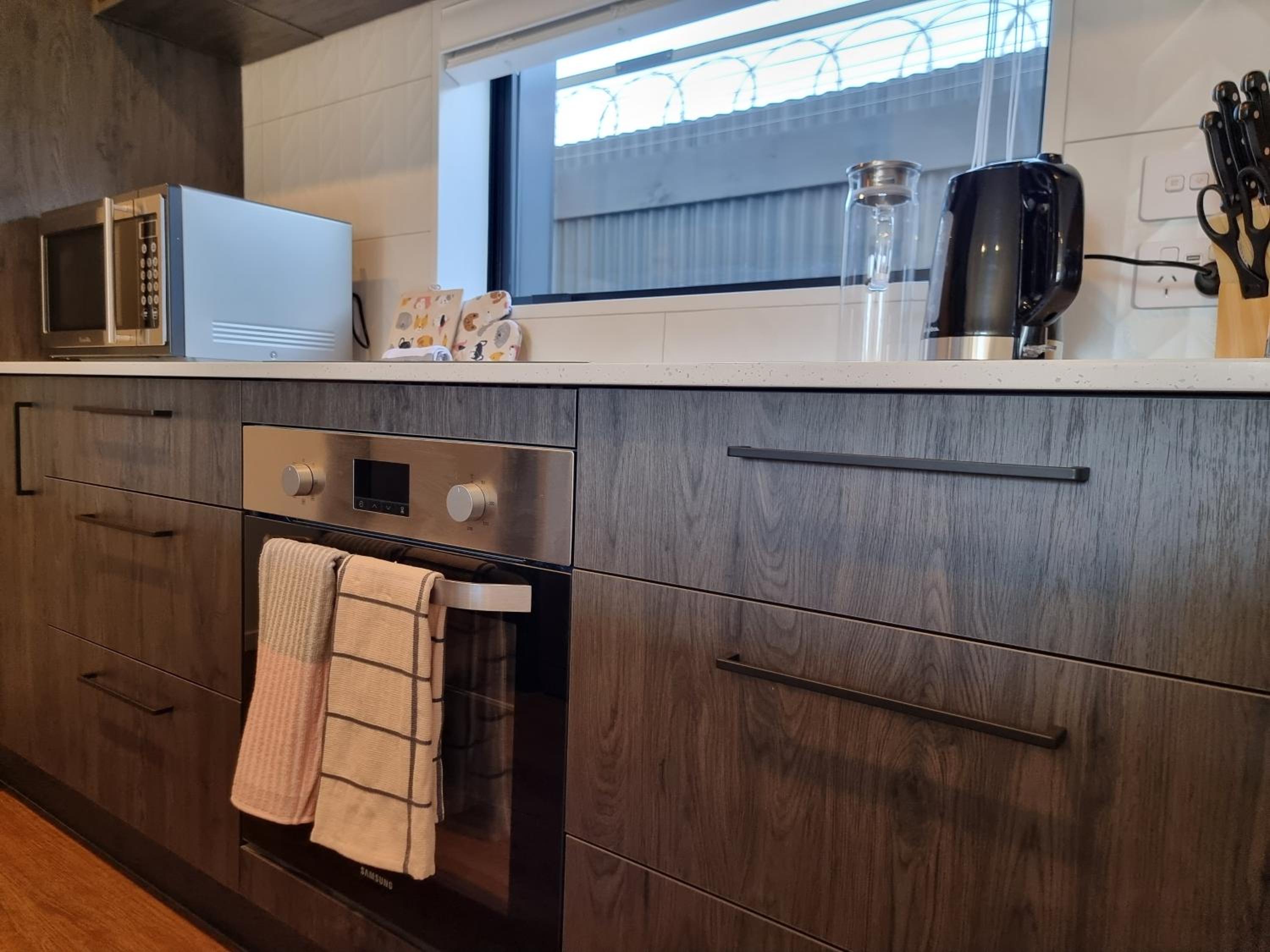 Addington townhouse with carpark 8mins walk to Hagley park south