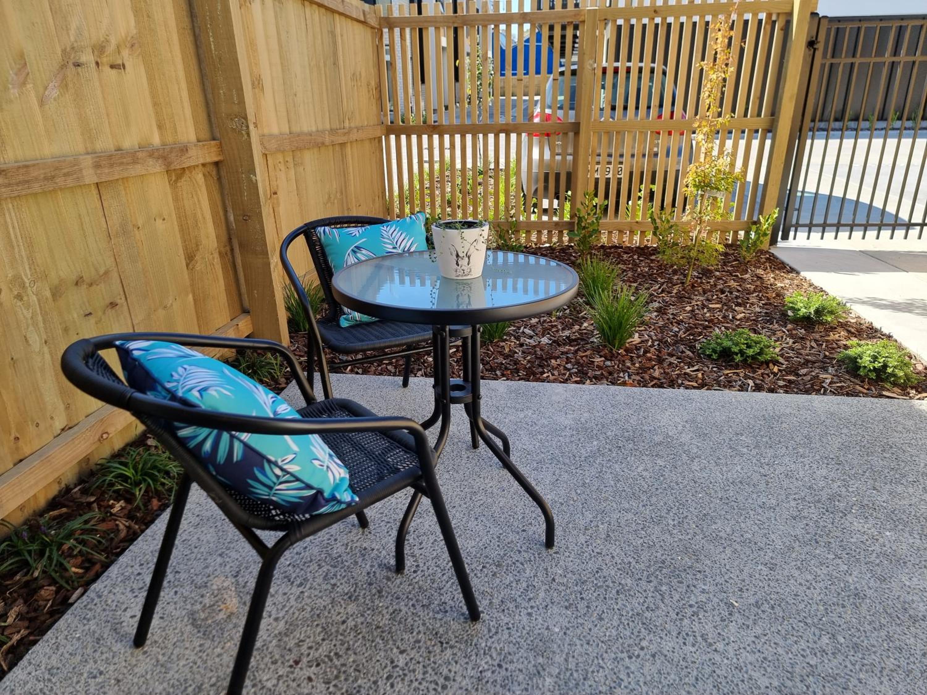 Addington townhouse with carpark 8mins walk to Hagley park south