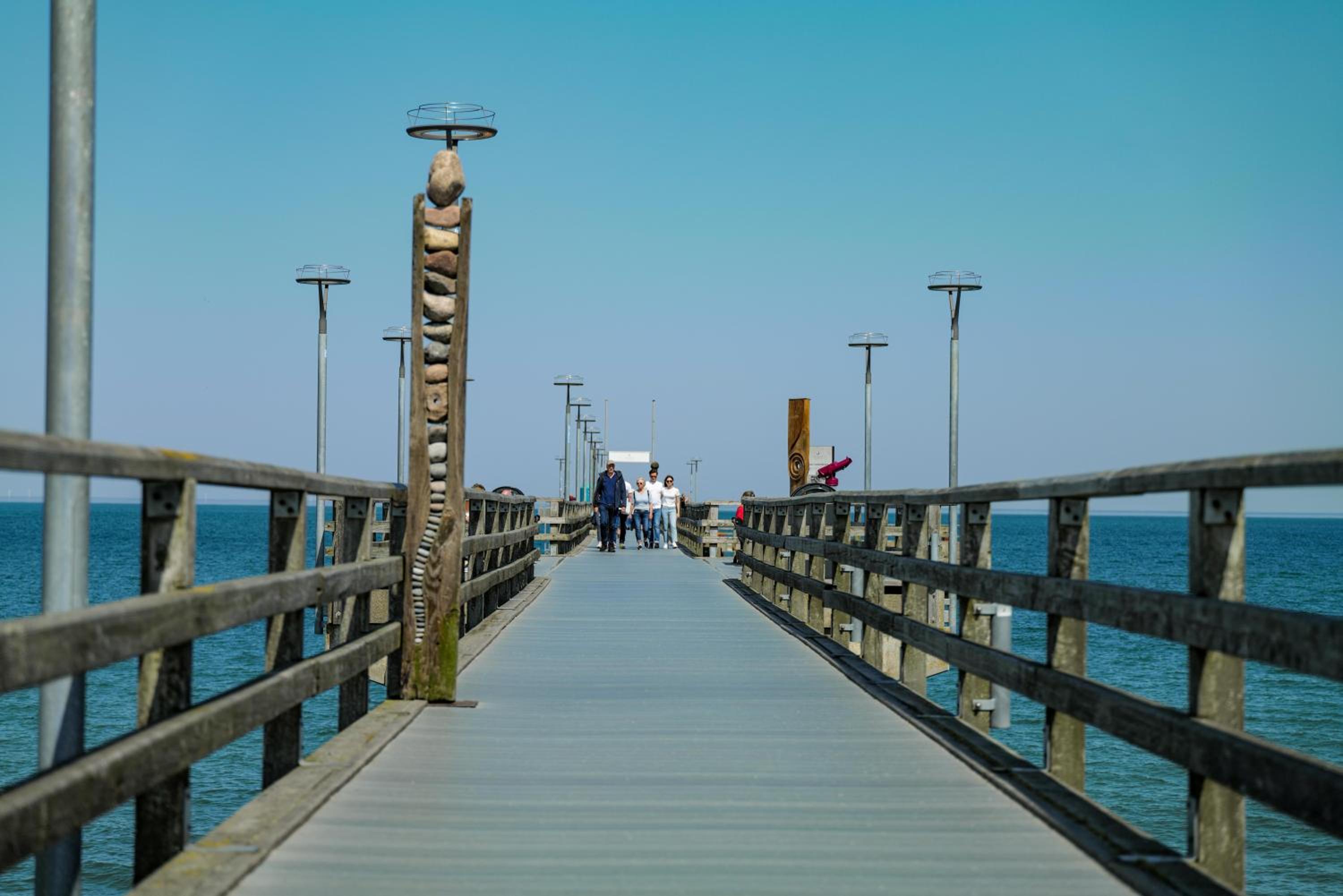 Ferienwohnung Meerfarbig Zingst - HAUSTIERFREI -Balkon - Glasfaser - Parkplatz - Fahrradschuppen - zentral&ruhig - E-Ladesäule - Waschtrockner - Nichtrauch