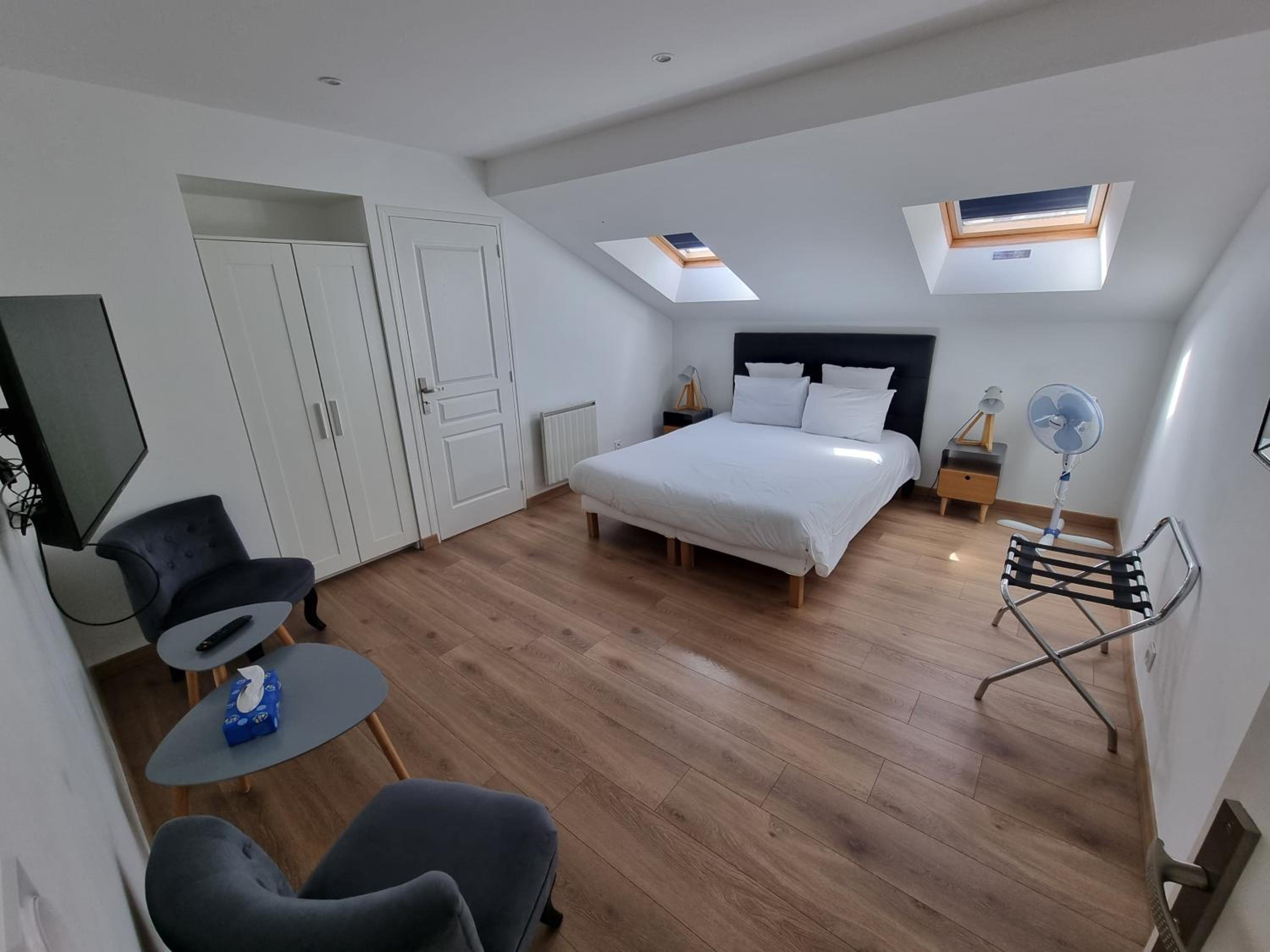 Le Castel Guesthouse
