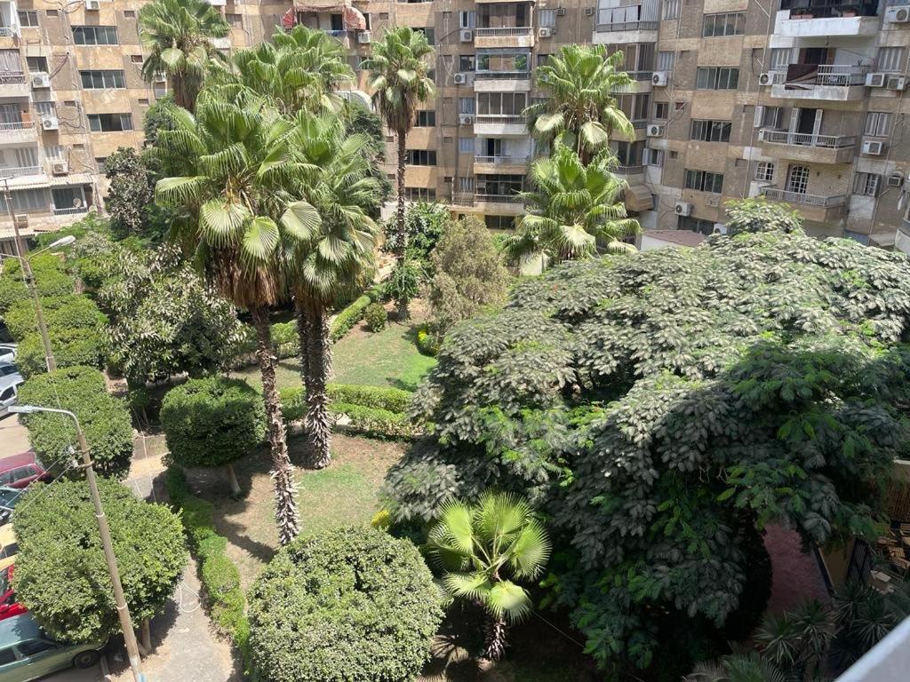 2 Bedrooms Spacious flat 7 mins to Airport