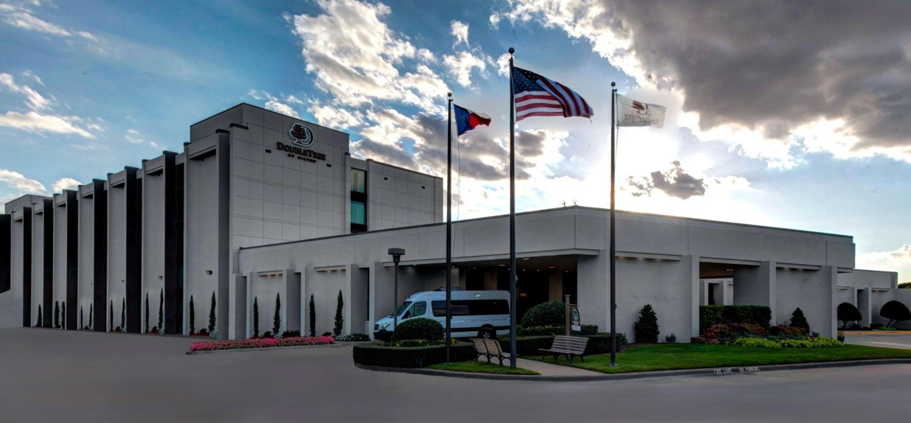 Hotel Doubletree by Hilton Arlington DFW South - Image 1