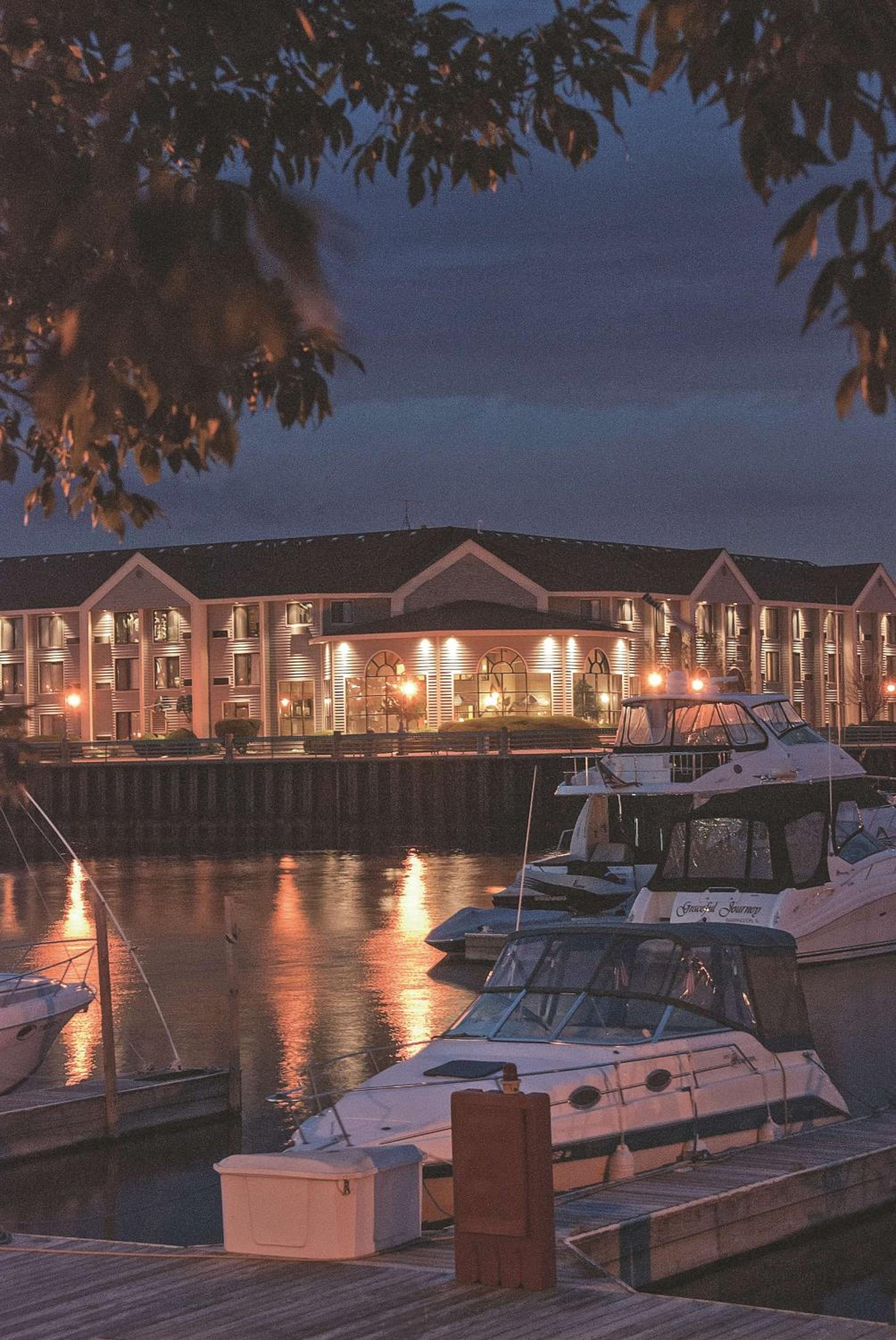 DoubleTree by Hilton Racine Harbourwalk - Property Image 57