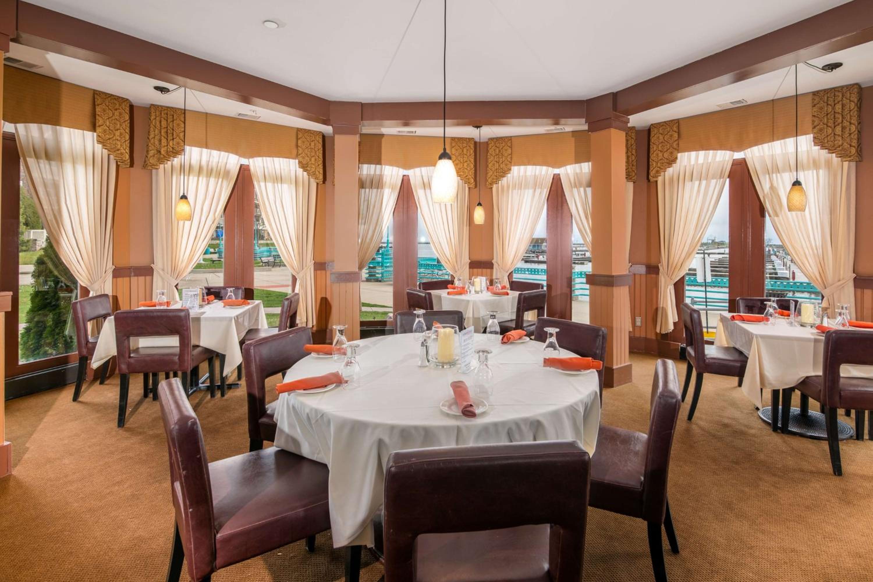 DoubleTree by Hilton Racine Harbourwalk - Property Image 48