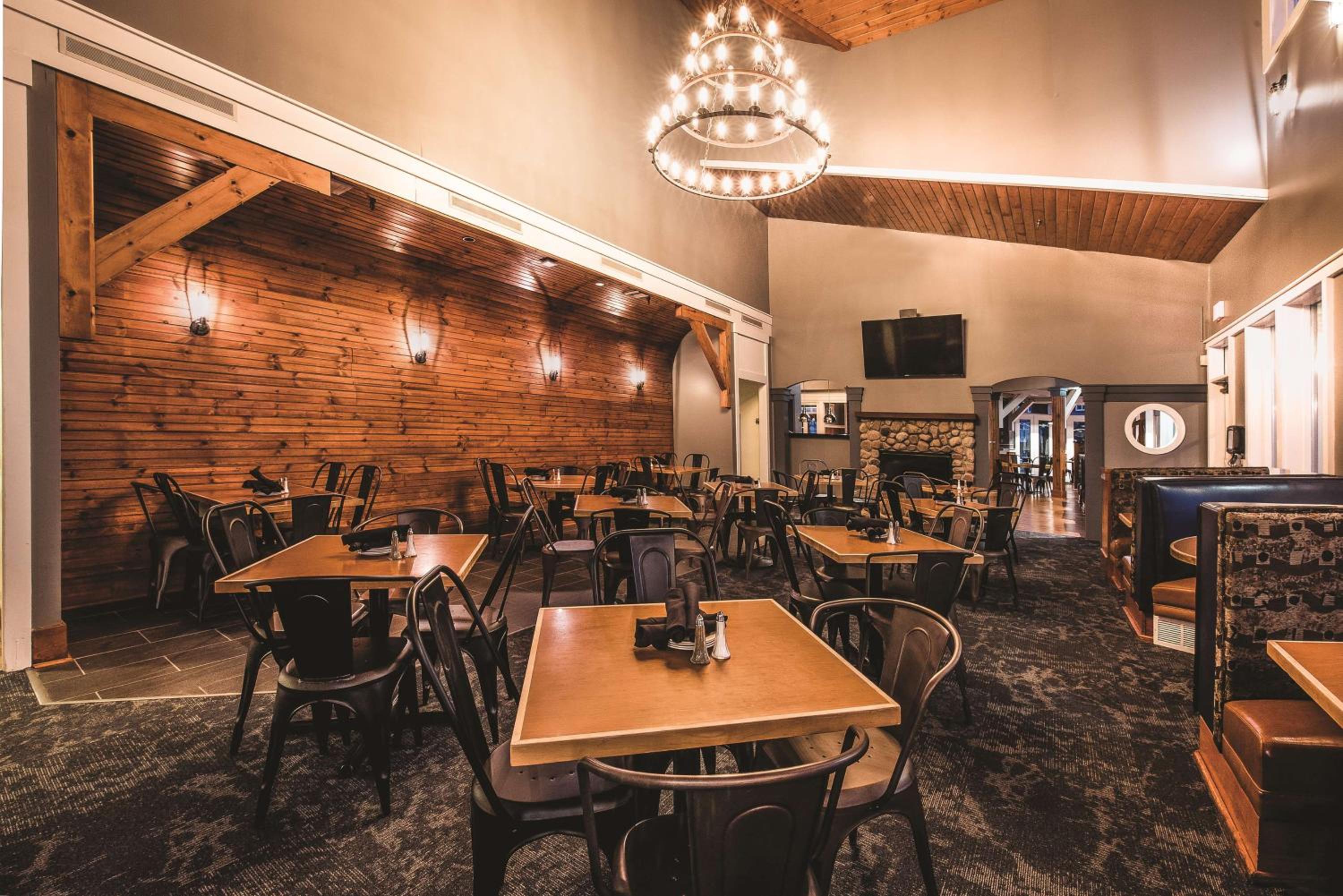 DoubleTree by Hilton Racine Harbourwalk - Property Image 47