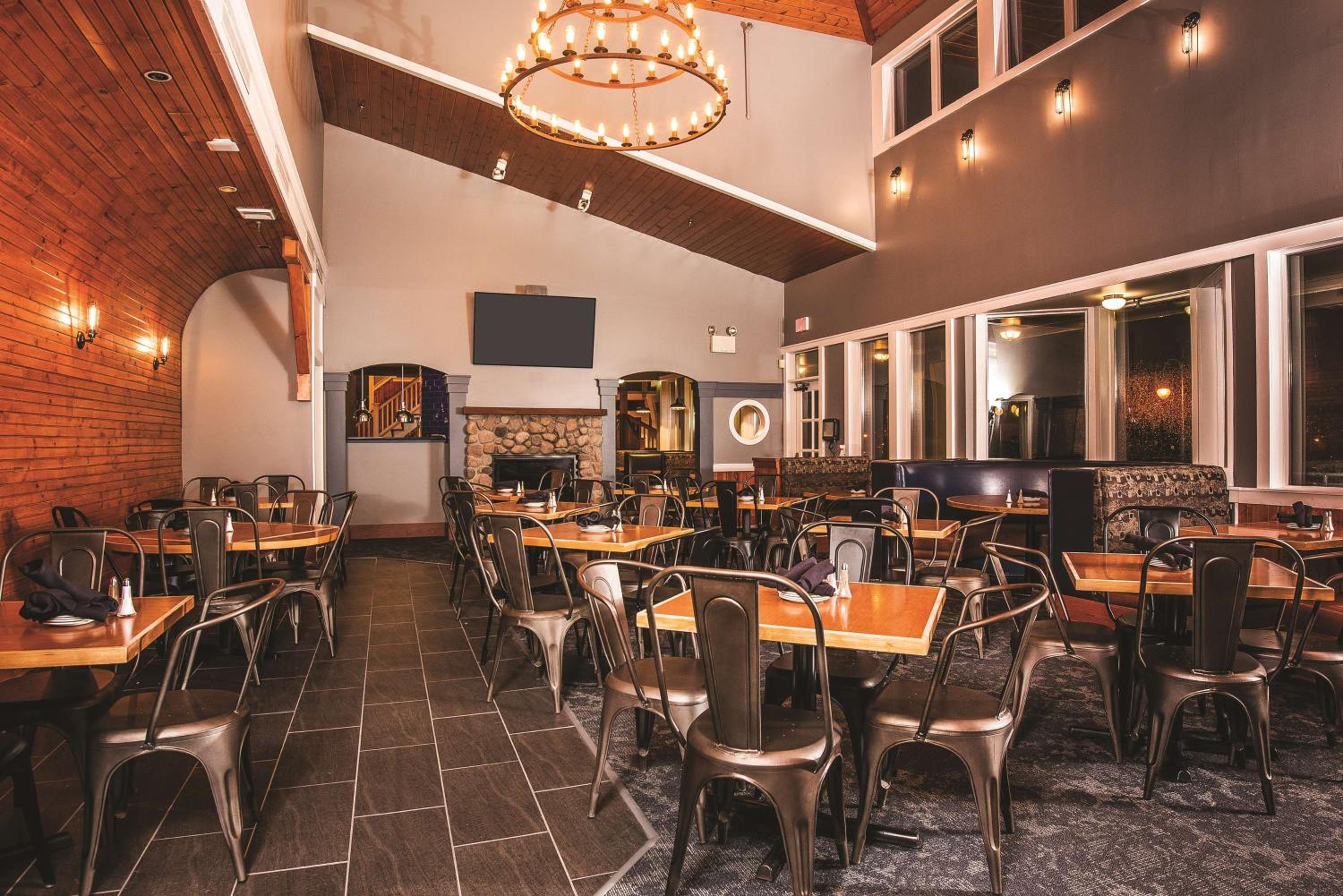 DoubleTree by Hilton Racine Harbourwalk - Property Image 20