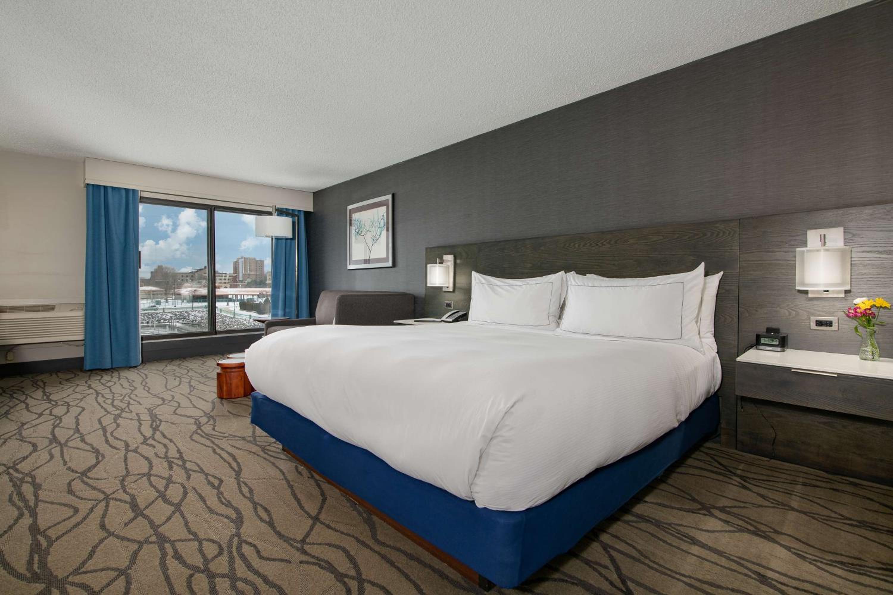 DoubleTree by Hilton Racine Harbourwalk - Property Image 12