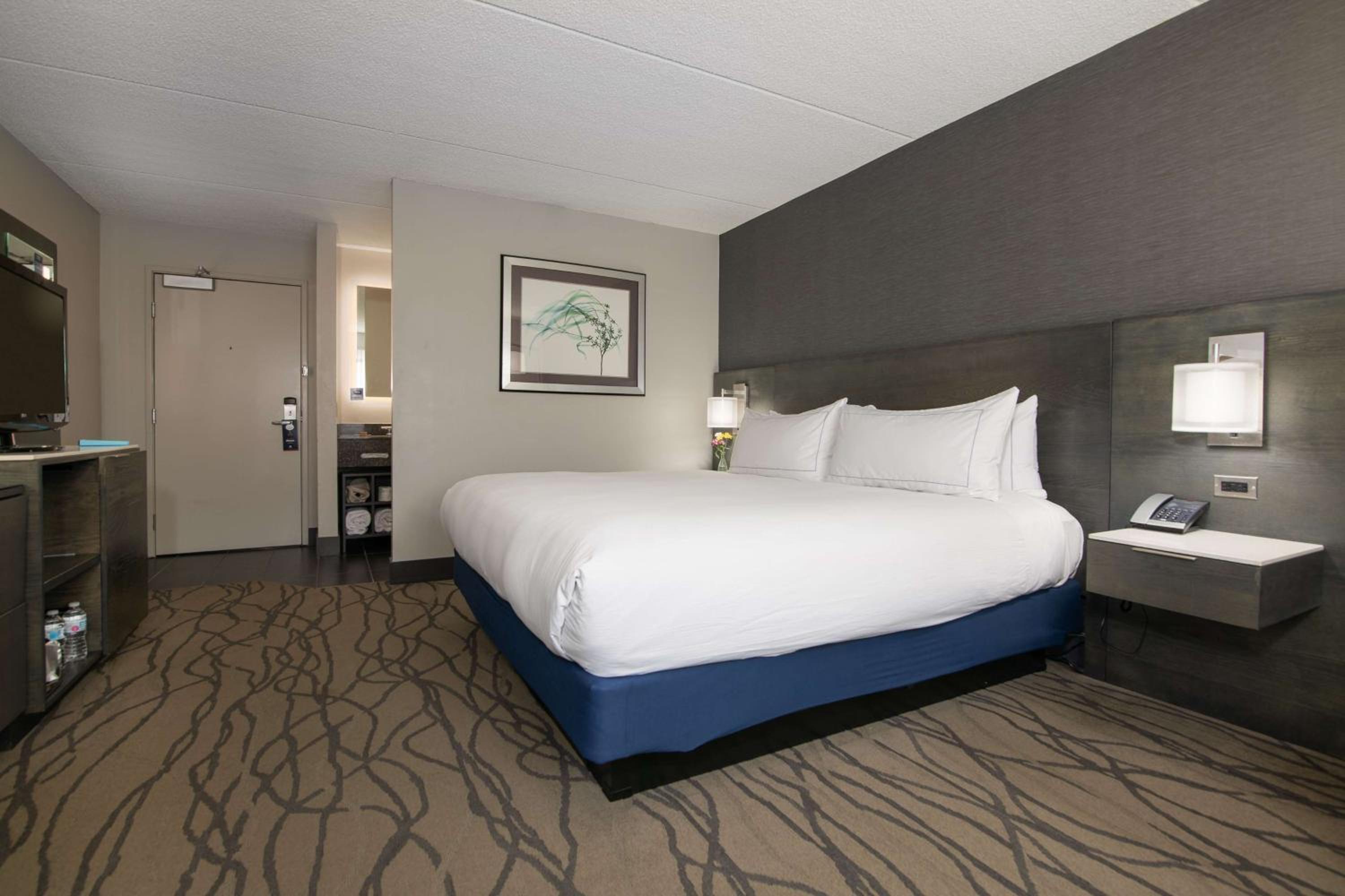 DoubleTree by Hilton Racine Harbourwalk - Property Image 3